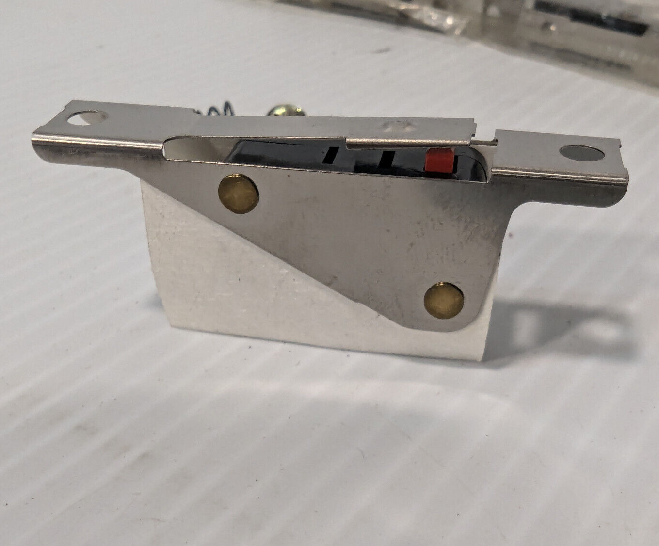VB-S101N Omron Corporation limit switch with hardware -Free Shipping