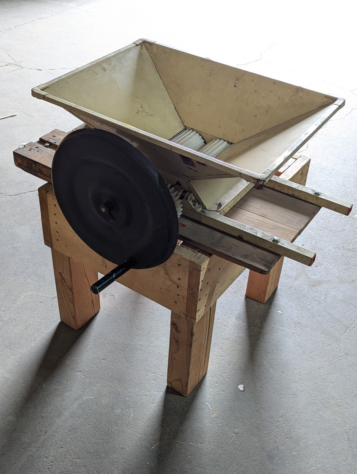 Steel Fruit Crusher with Stand for Pulping, Mashing, Grinding for Wine / Cider