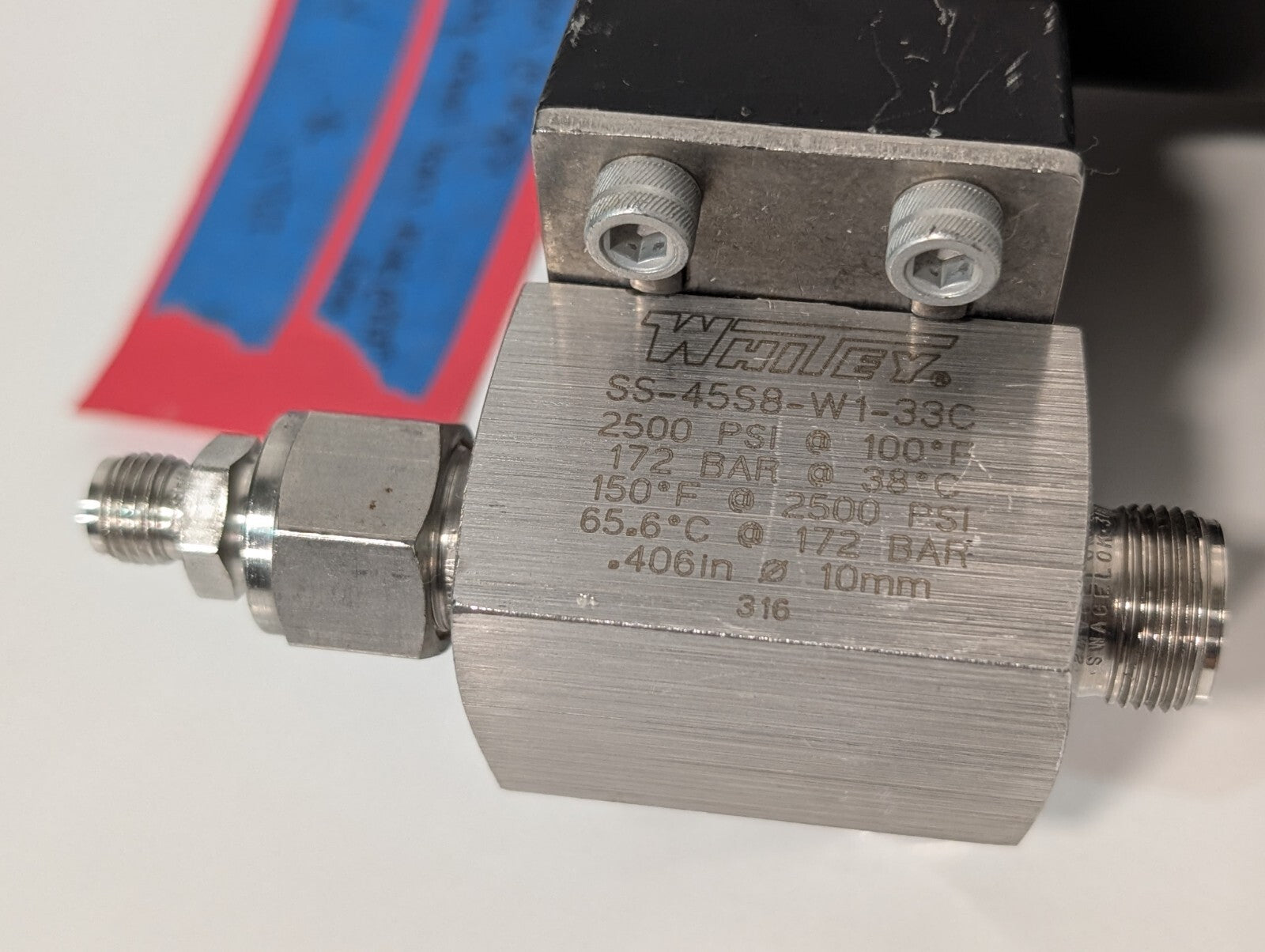 Whitey 133 SR Spring Return Pneumatic Actuator w/ SS-45S8-W1-33C Ball Valve