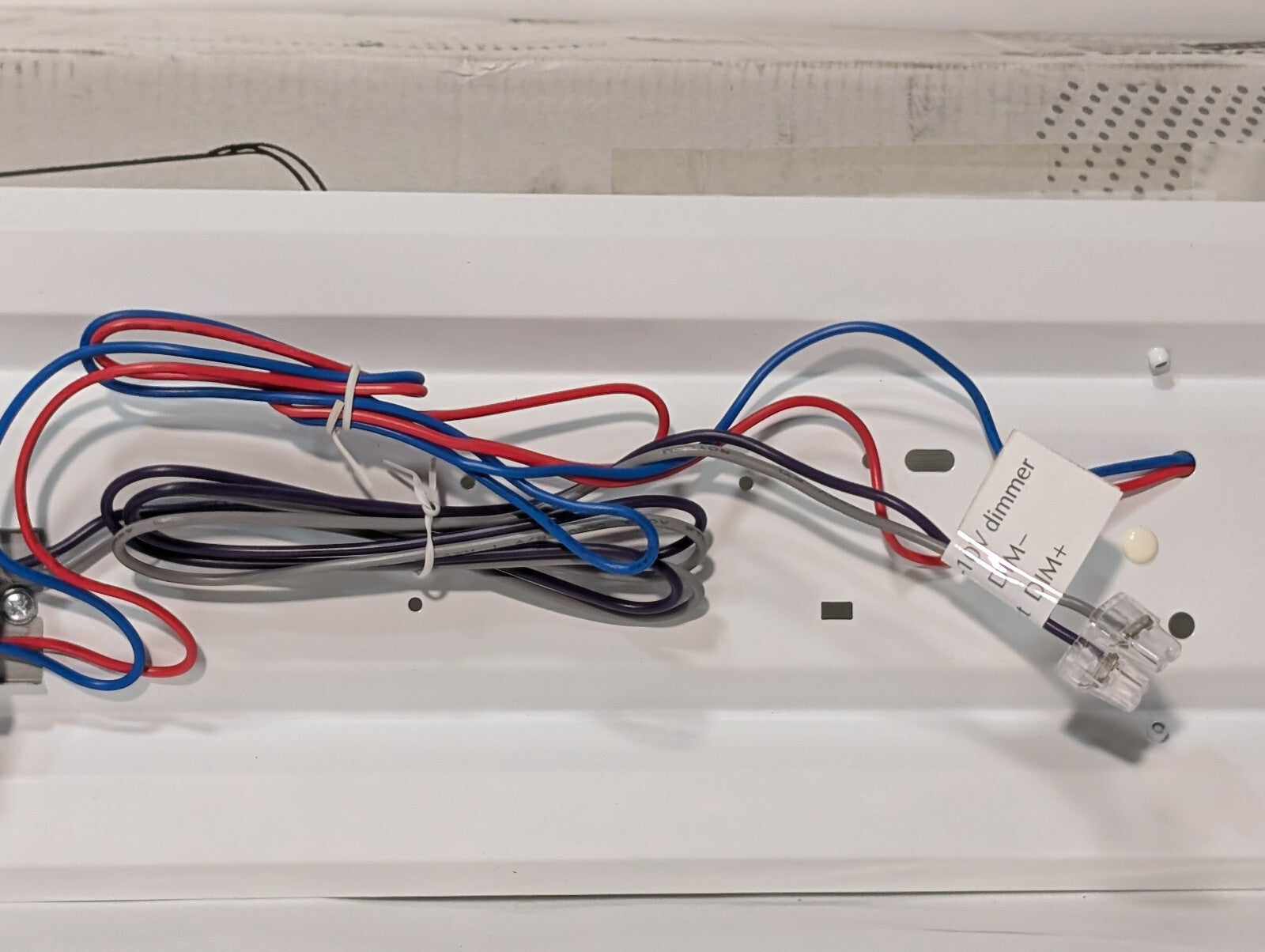 Sylvania 4' Retrofit Strip, 61476, 5000K Daylight, 0-10V Dimmable, 30W, 120-277V