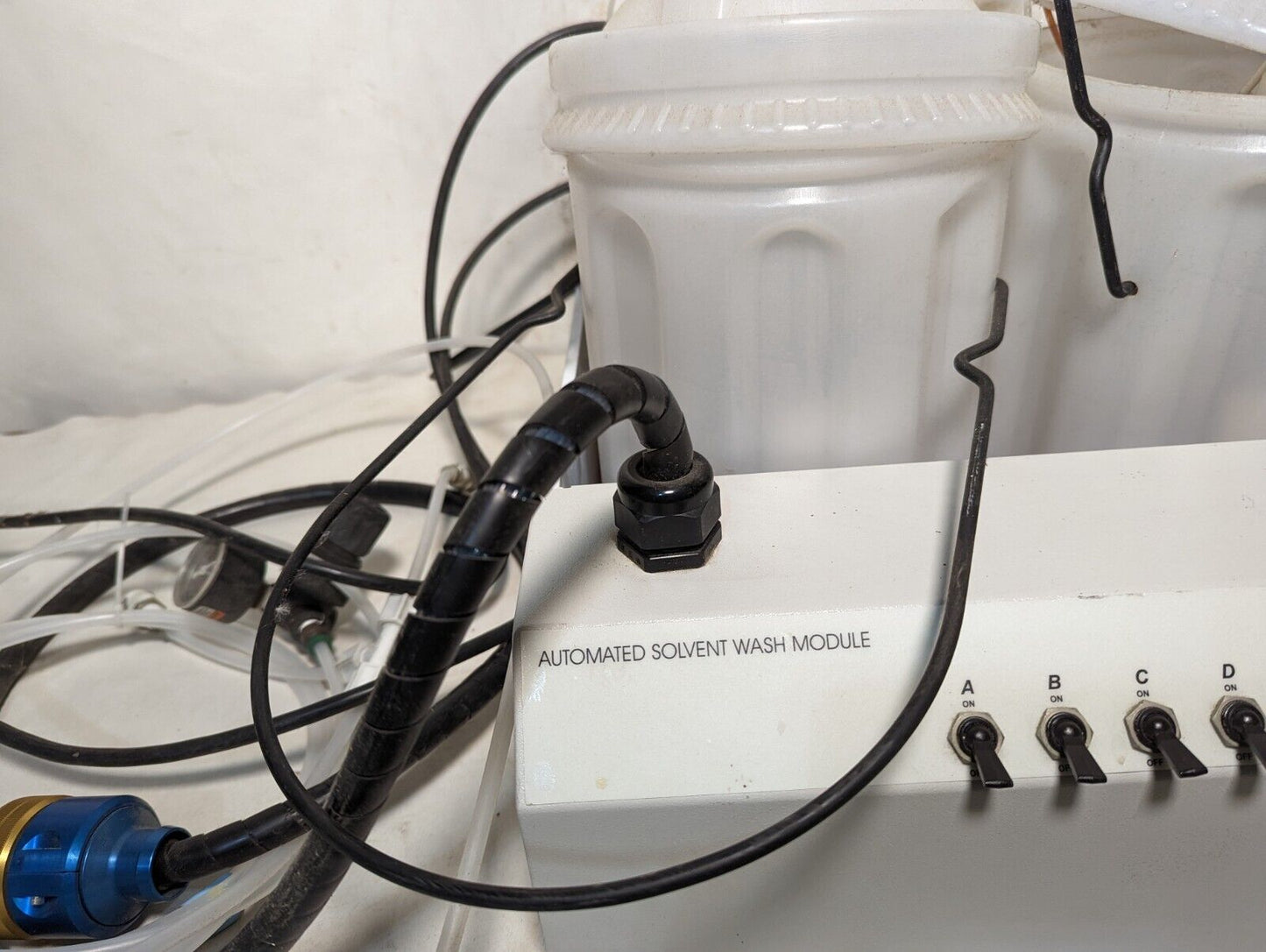 Argonaut Technologies Quest 210 ASW system, automated solvent wash module