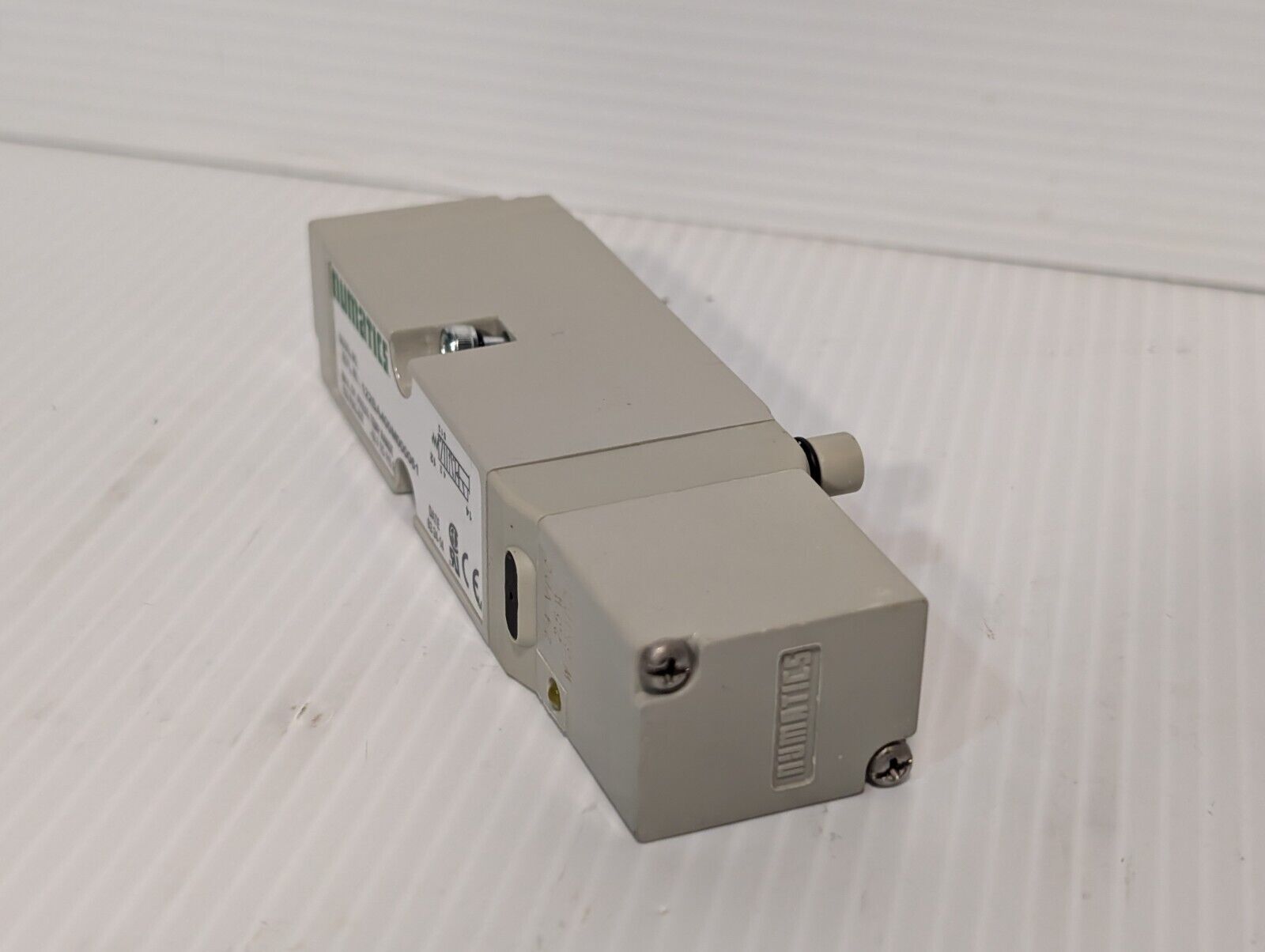 Numatics Solenoid Valve Manifold 123BA4Z2MN00061 24 VDC Air Pneumatic 3/8" NPT
