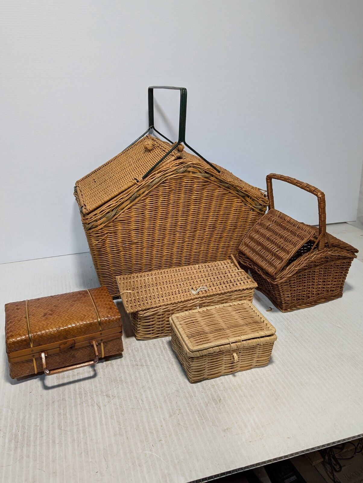 Vintage Huntsman Picnic Basket, Comes With 4 Accessory Baskets - Free Shipping