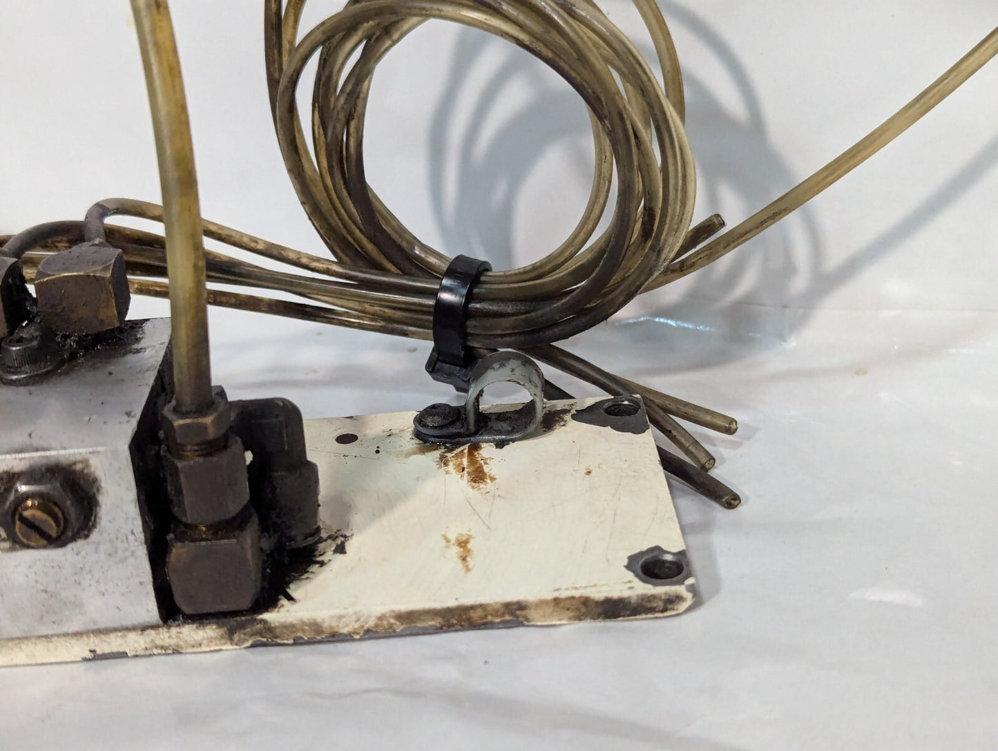 Unidentified Manifold Assembly