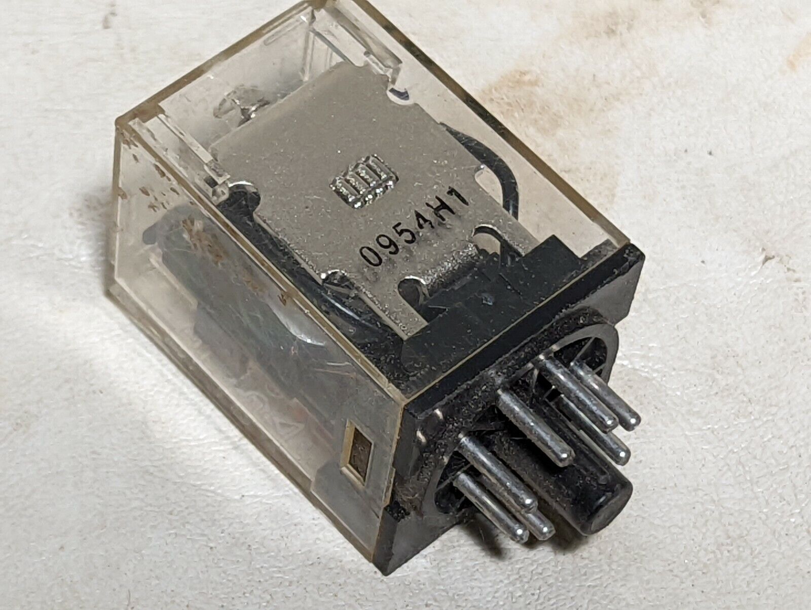 Omron MK2P-S relay, contact: 240VAC/38VDC 10A res., 250VAC 7A gen.