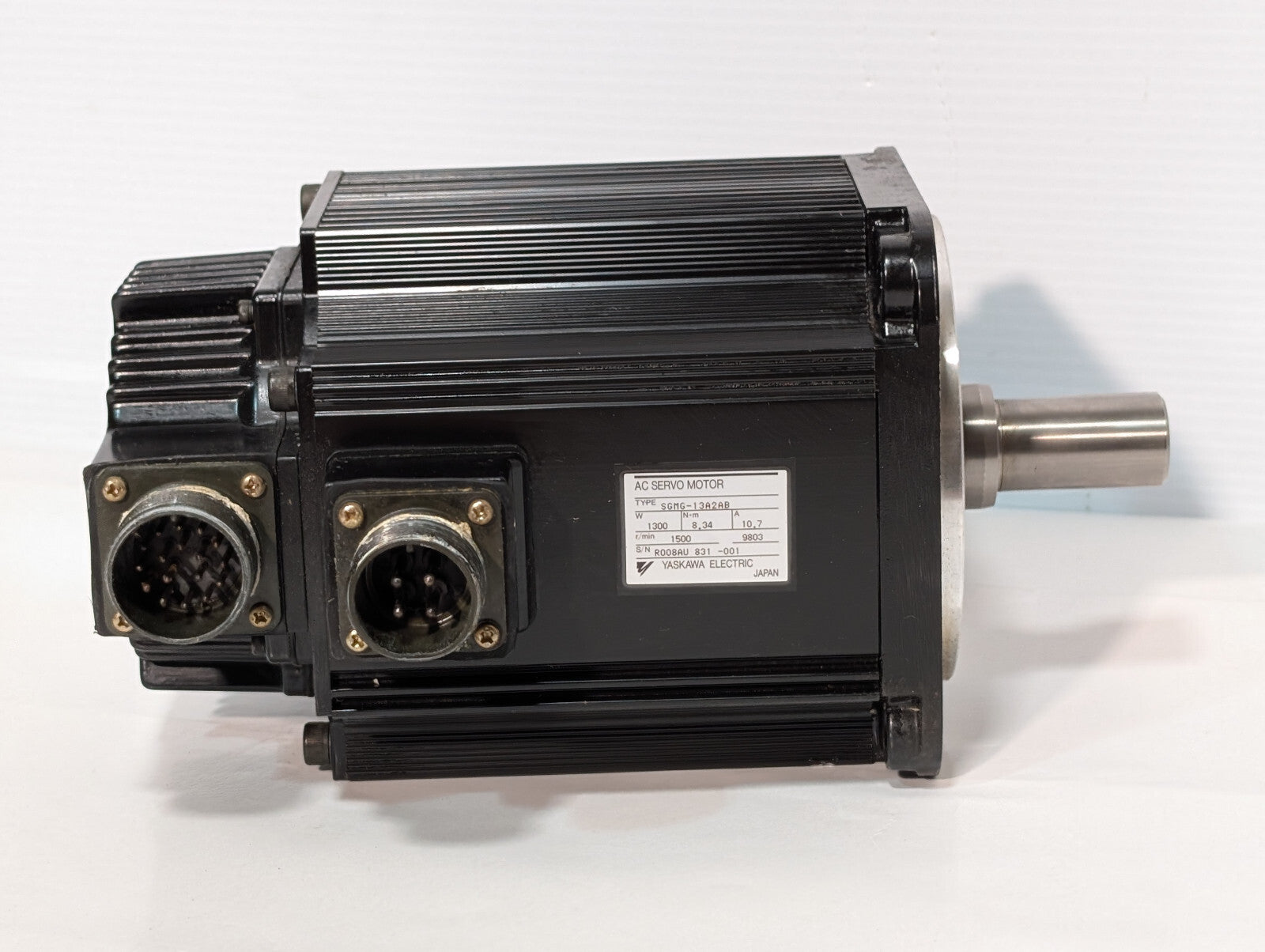 Yaskawa Electric SGMG-13A2AB AC Servo Motor W1300 N.M 8.34, A10.7, 1500RPM, 9803