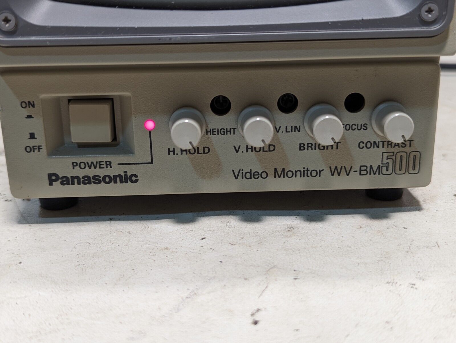 Pansonic WV-BM500 video monitor, powers on but does not display