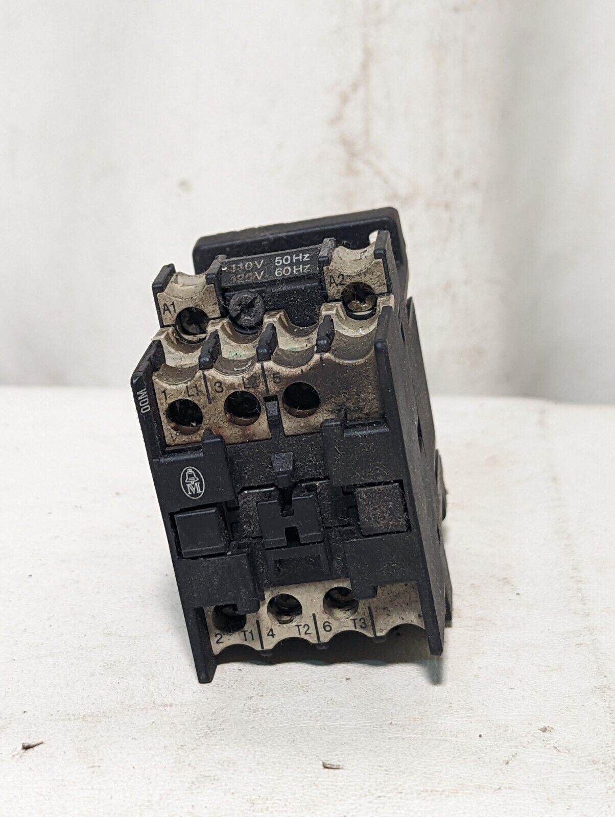 Klockner Moeller DIL00M / DILOOM Relay, 115V Coil, 20A