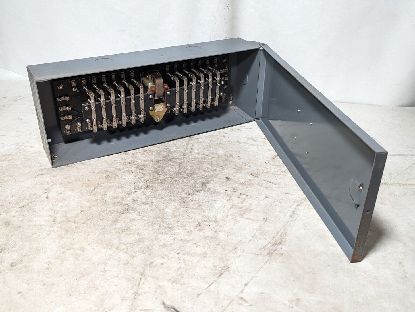 Struthers-Dunn 90XGX100 relay with enclosure, 110VAC coil/contacts