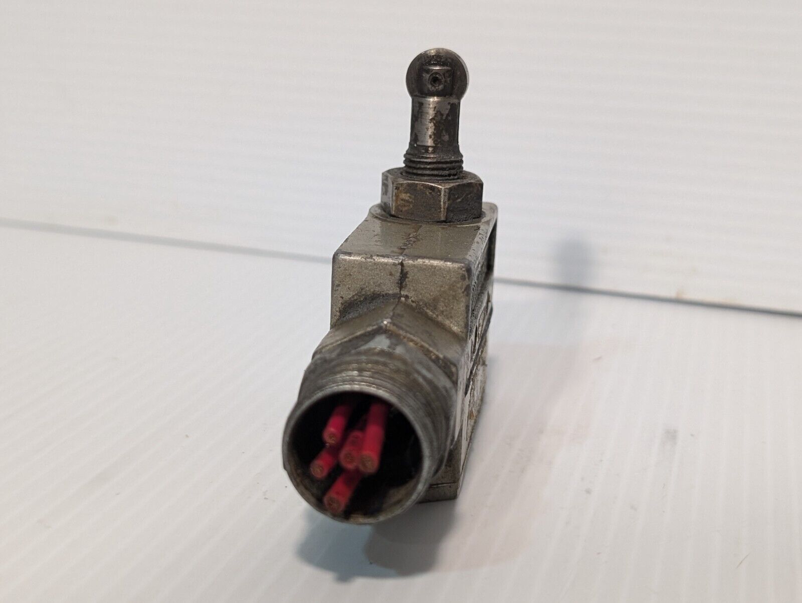 Yamatake Honeywell DTE6-2RQ9 Micro Switch/Limit Switch