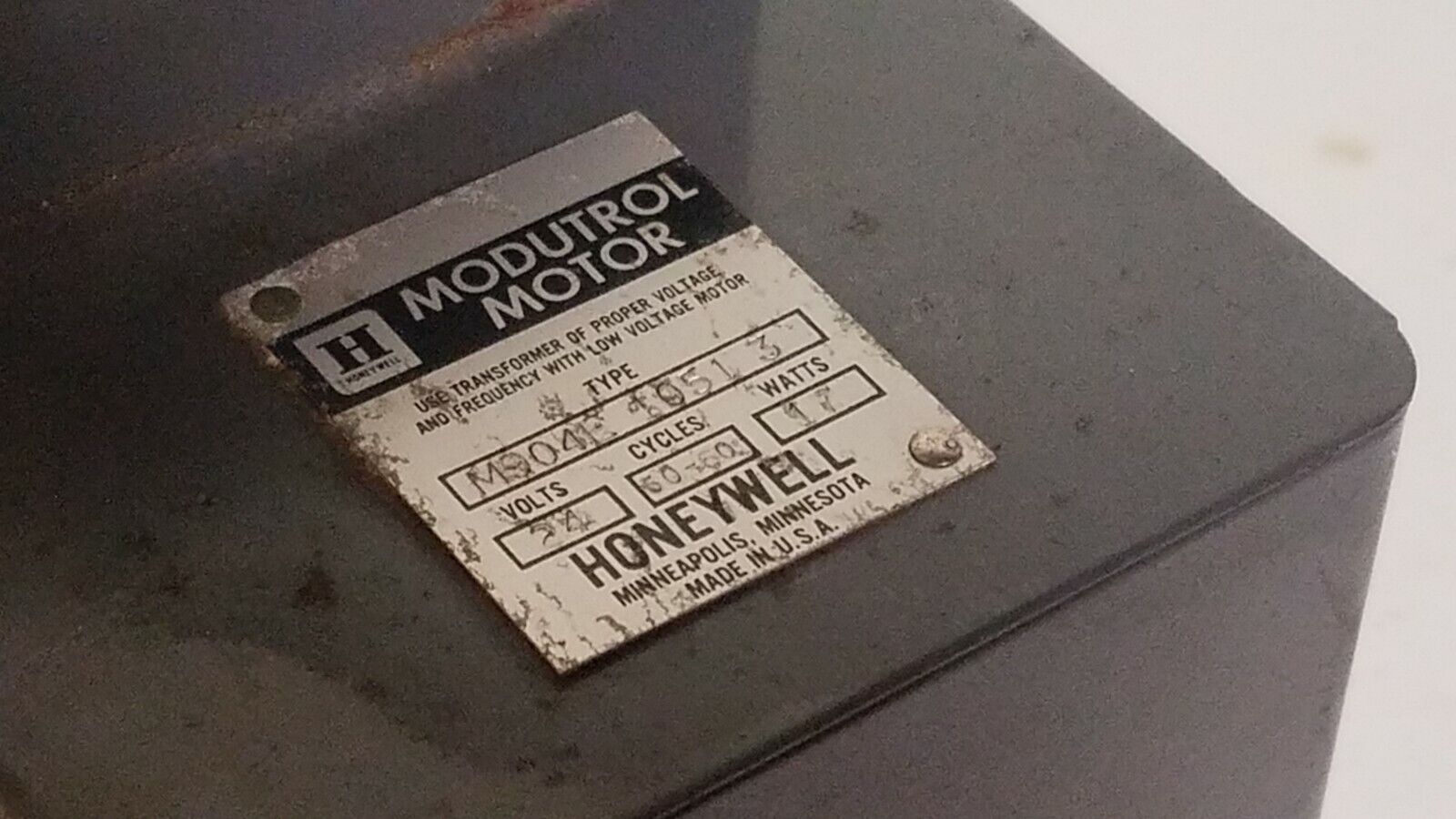 Honeywell Modutrol Motor M904E 1051 3, 24 V, 60 cycles, 17 Watts