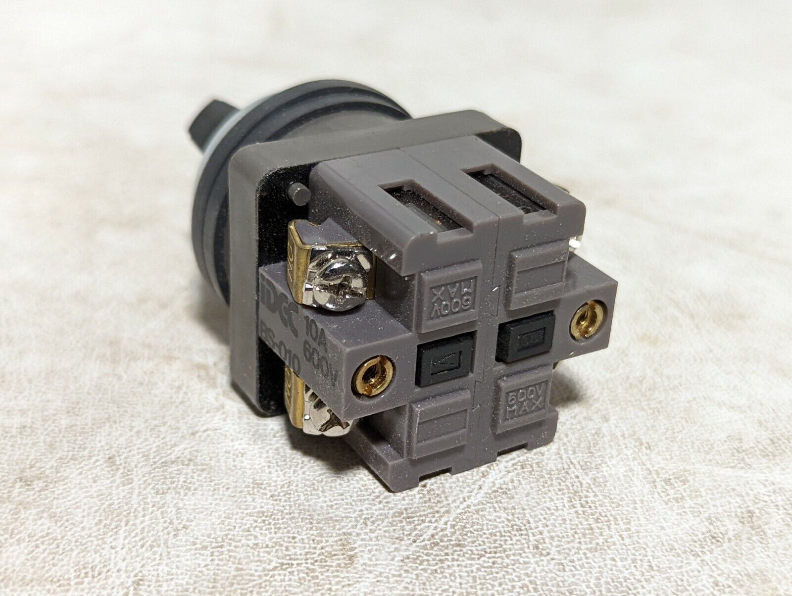 iDec BS-001, 10A, 600V contact block with black indicator switch