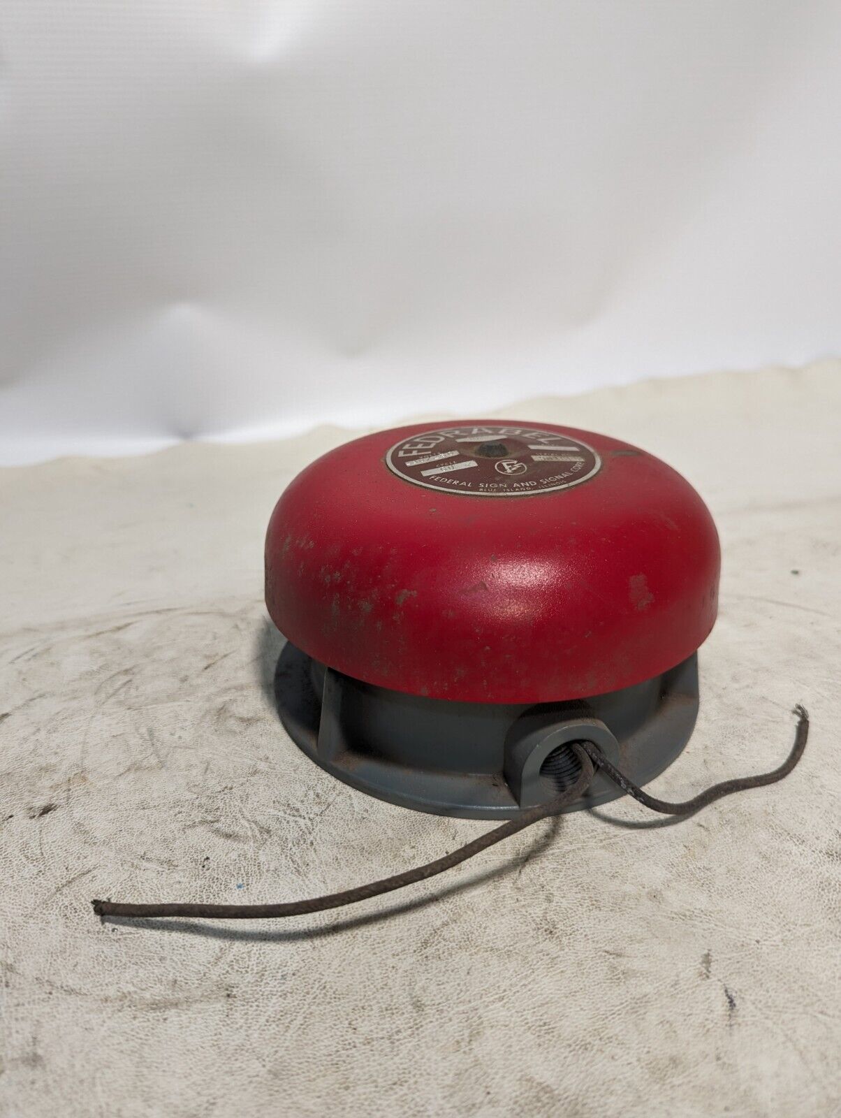 Vintage Federal Sign and Signal 306 Red Electric Siren, 230/250V, 60Hz