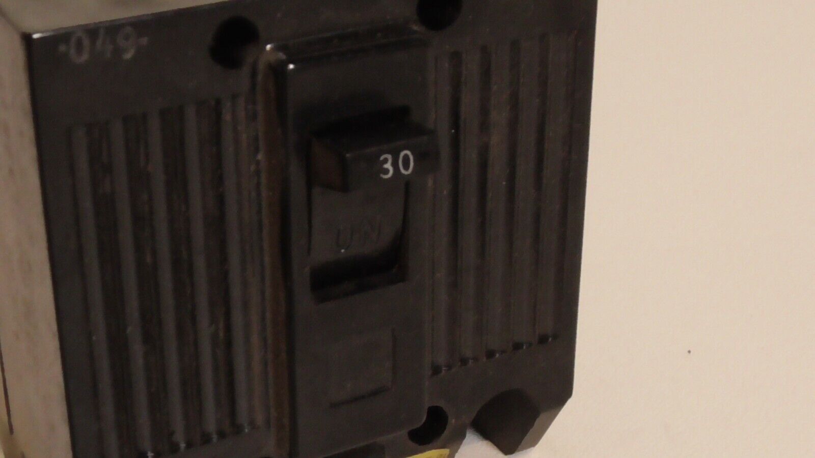 GE TQL32030, 3 poles, 120/240 VAC, 30 A, circuit breaker