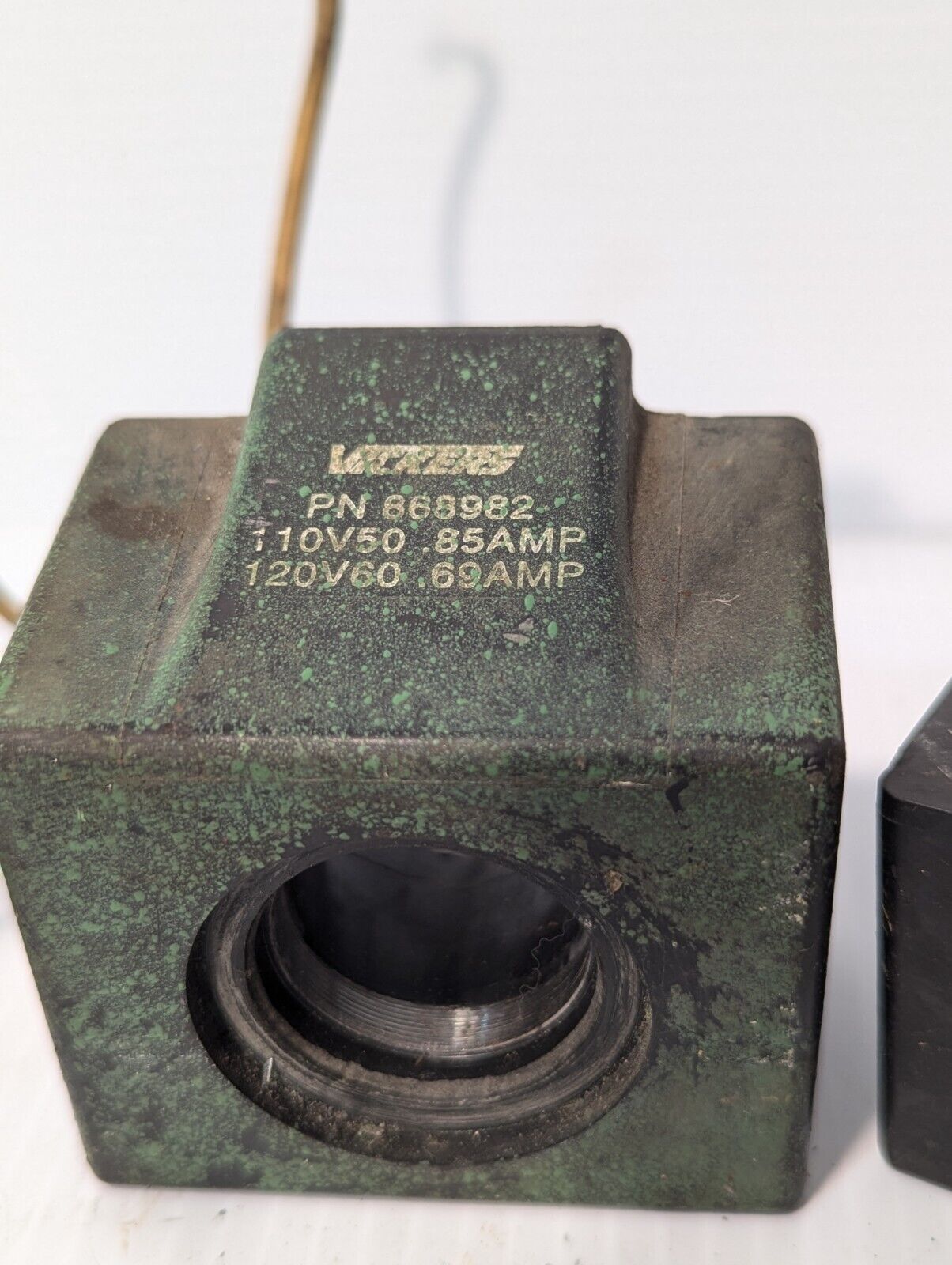 Vickers 868982 coil, 120VAC 60Hz 0.69A; 110VAC 50Hz 0.85A - Free Shipping