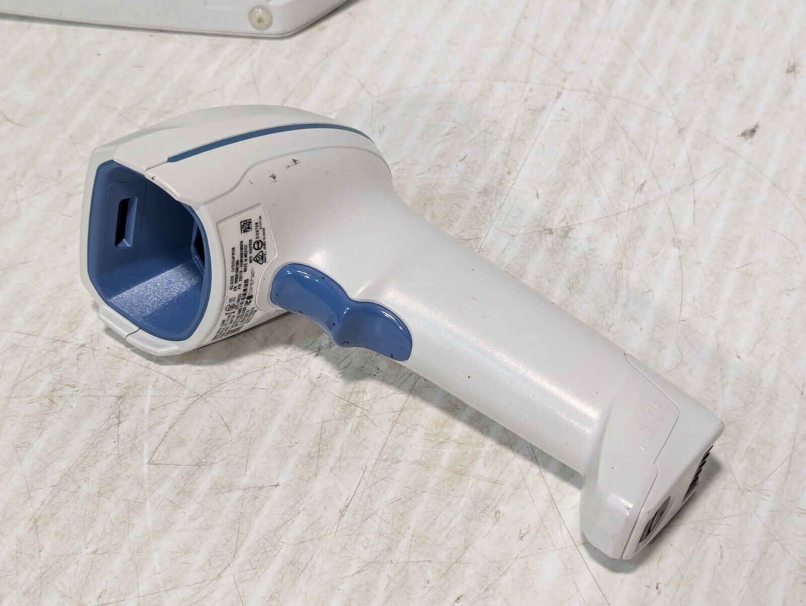 Zebra CR8178-HC Wireless barcode scanner kit, includes wireless scanner, cable