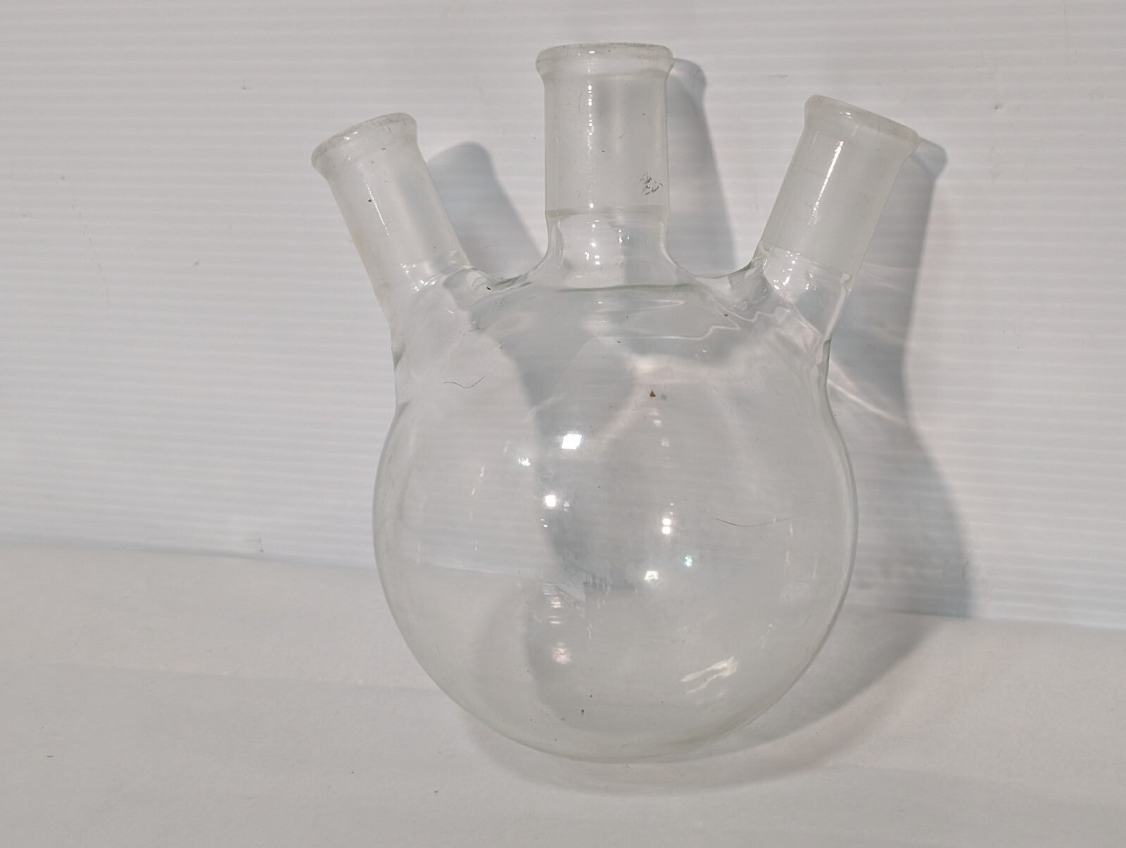 Unbranded 1000mL Round Bottom, 3-Neck Boiling Flask, Angled Joints