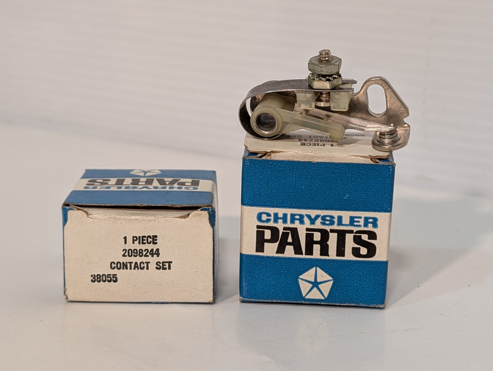 (2) Chrysler (Dodge, Plymouth) 6 Cylinder Distributor Contact Points 2098244