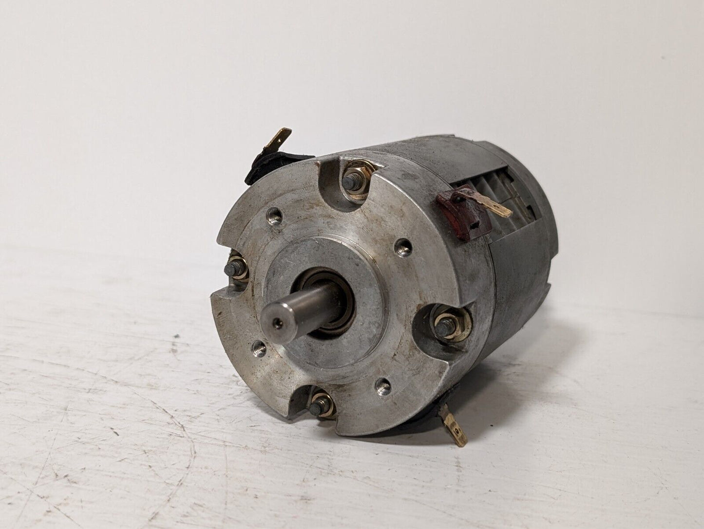 Yaskawa ABB Minertia UGTMEM-06LBB41 DC Tachometer Generator Servo Motor TG-7SVC