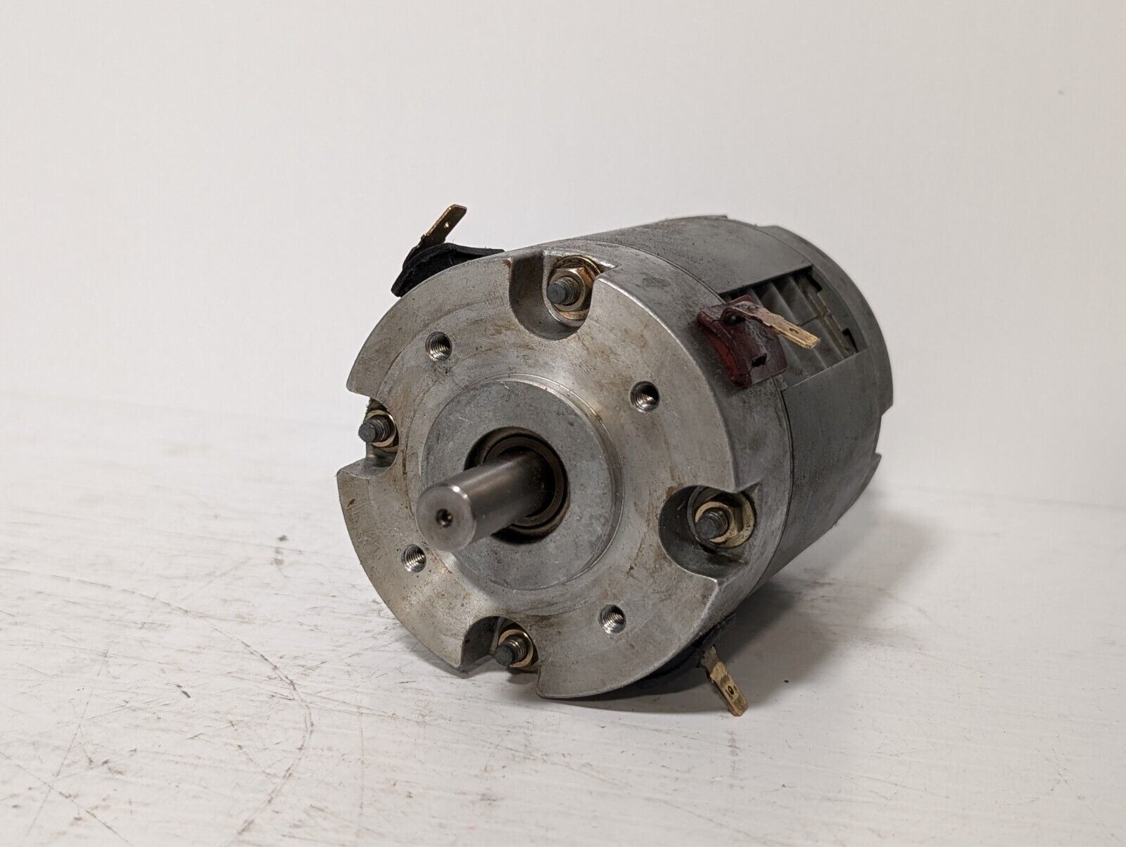 Yaskawa ABB Minertia UGTMEM-06LBB41 DC Tachometer Generator Servo Motor TG-7SVC