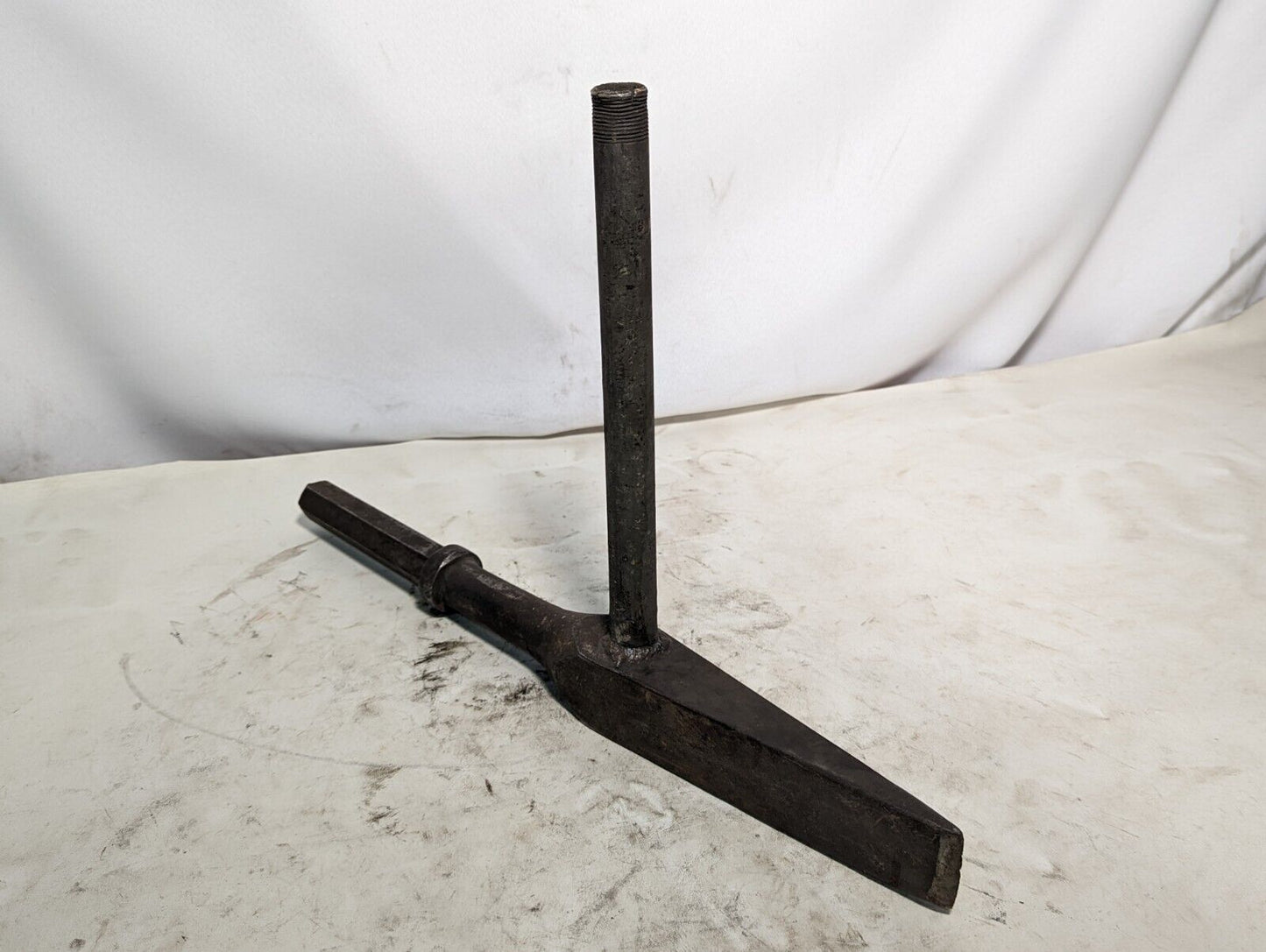 Specialty metal-working chisel w/handle from closing spring manufacturer, 21x14"