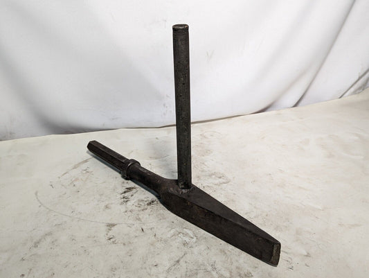 Specialty metal-working chisel w/handle from closing spring manufacturer, 21x14"