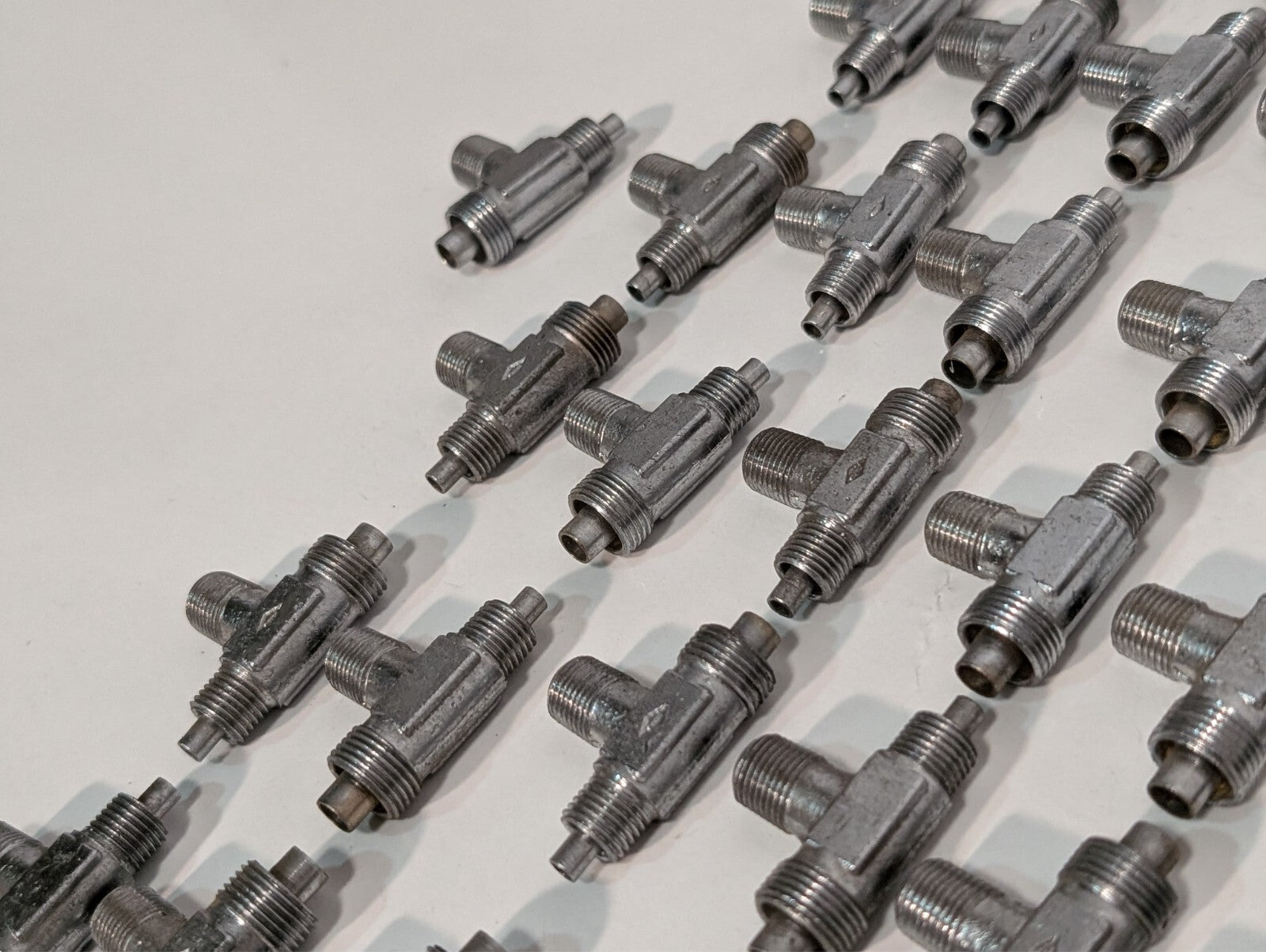 (5) Steel Tee Flared Hydraulic Tube Pipe Thread Fitting
