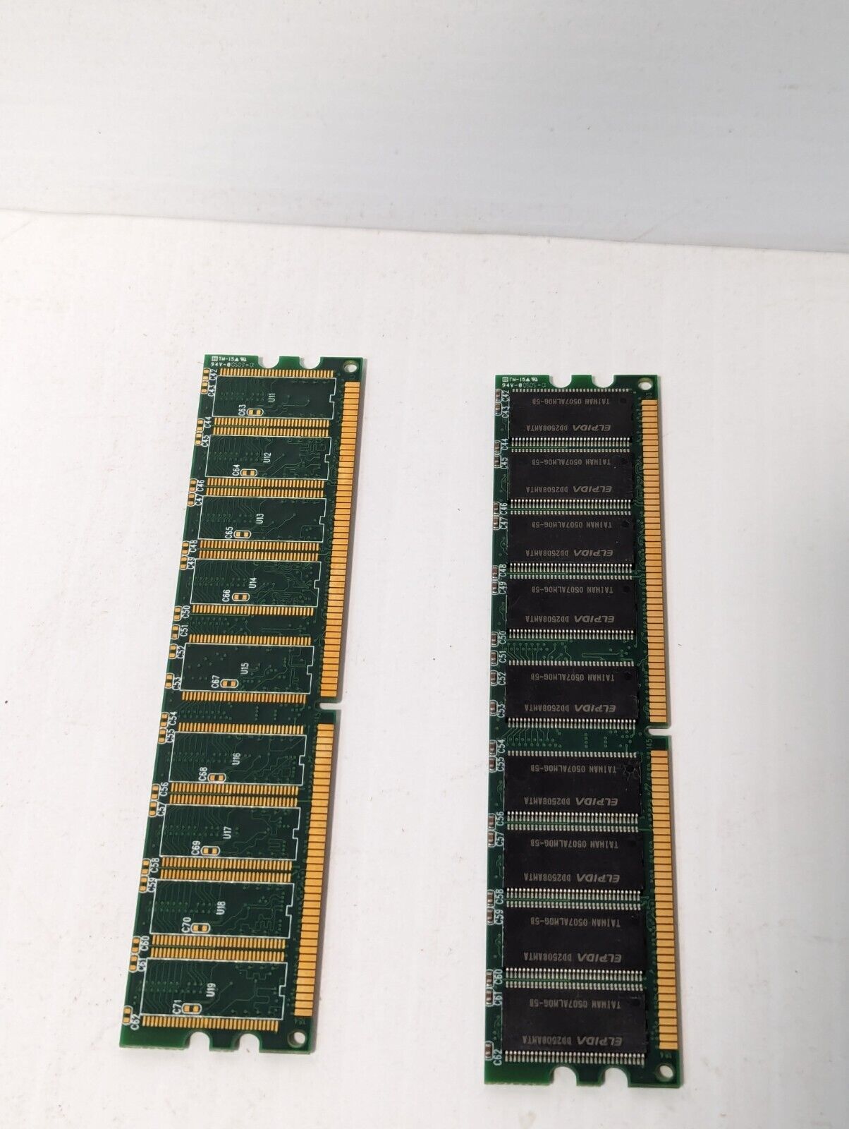 Lot of 2 (1GB) 050328-MM1-004 512MB DDR PC3200 CL 3 ECC - Free Shipping