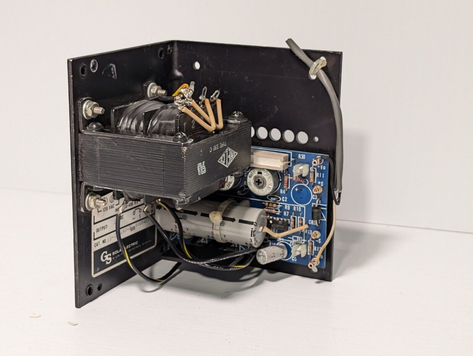 Sola Electric 83-15-240-2 Power Supply Series 80G64FP 120/240VAC 15VDC 50-400Hz