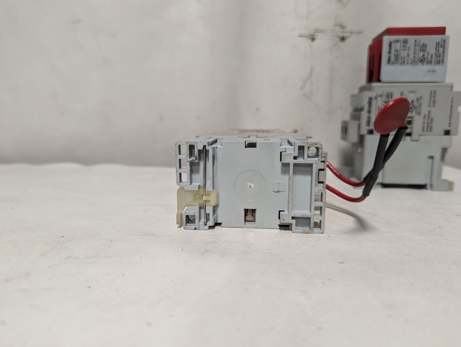 Allen-Bradley 700S-CF620KDC relay, with 700-CF310* and 100S-F