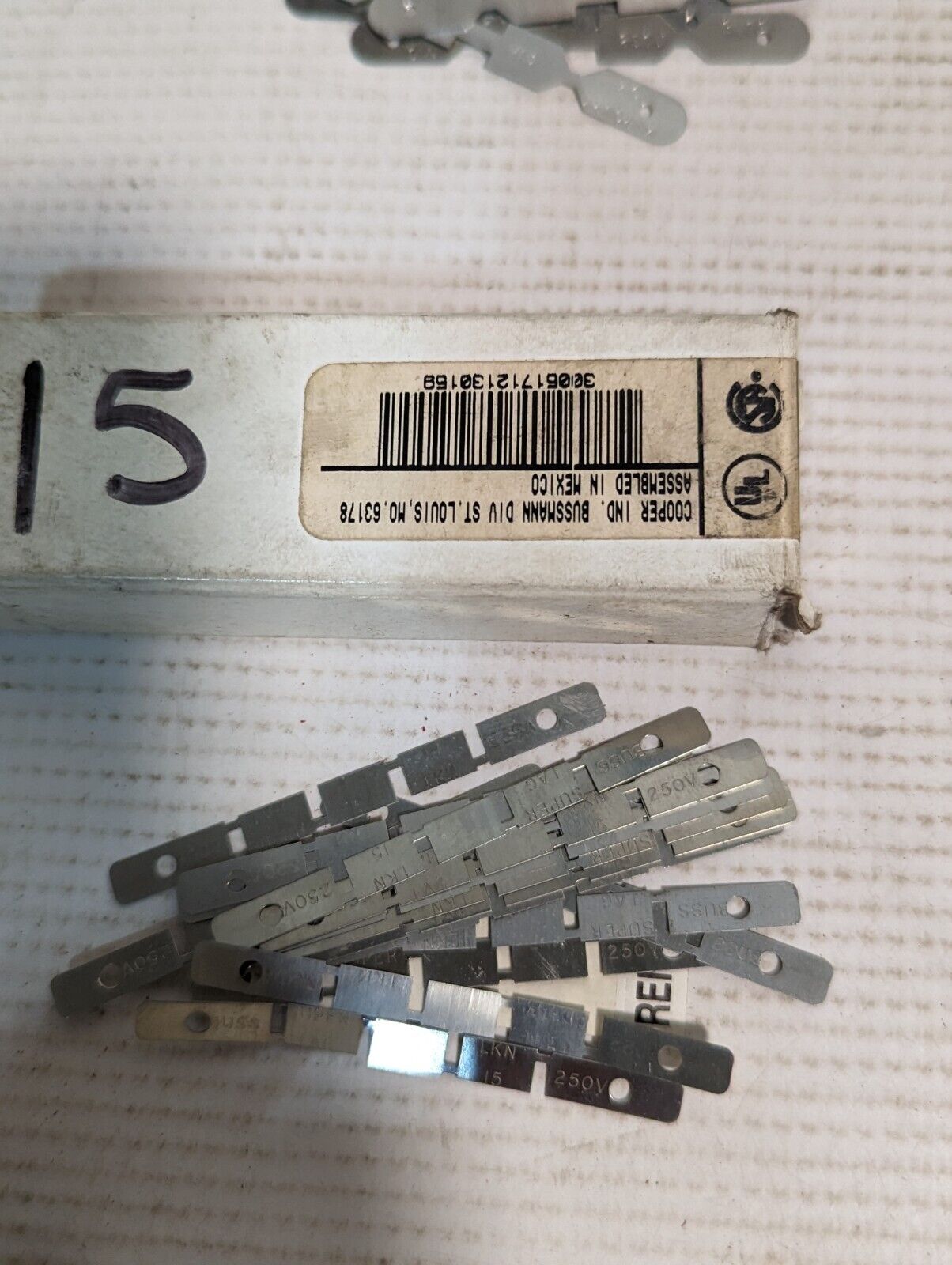 Large lot of Bussmann renewable fuses and links as pictured, REN3, REN30, REN60