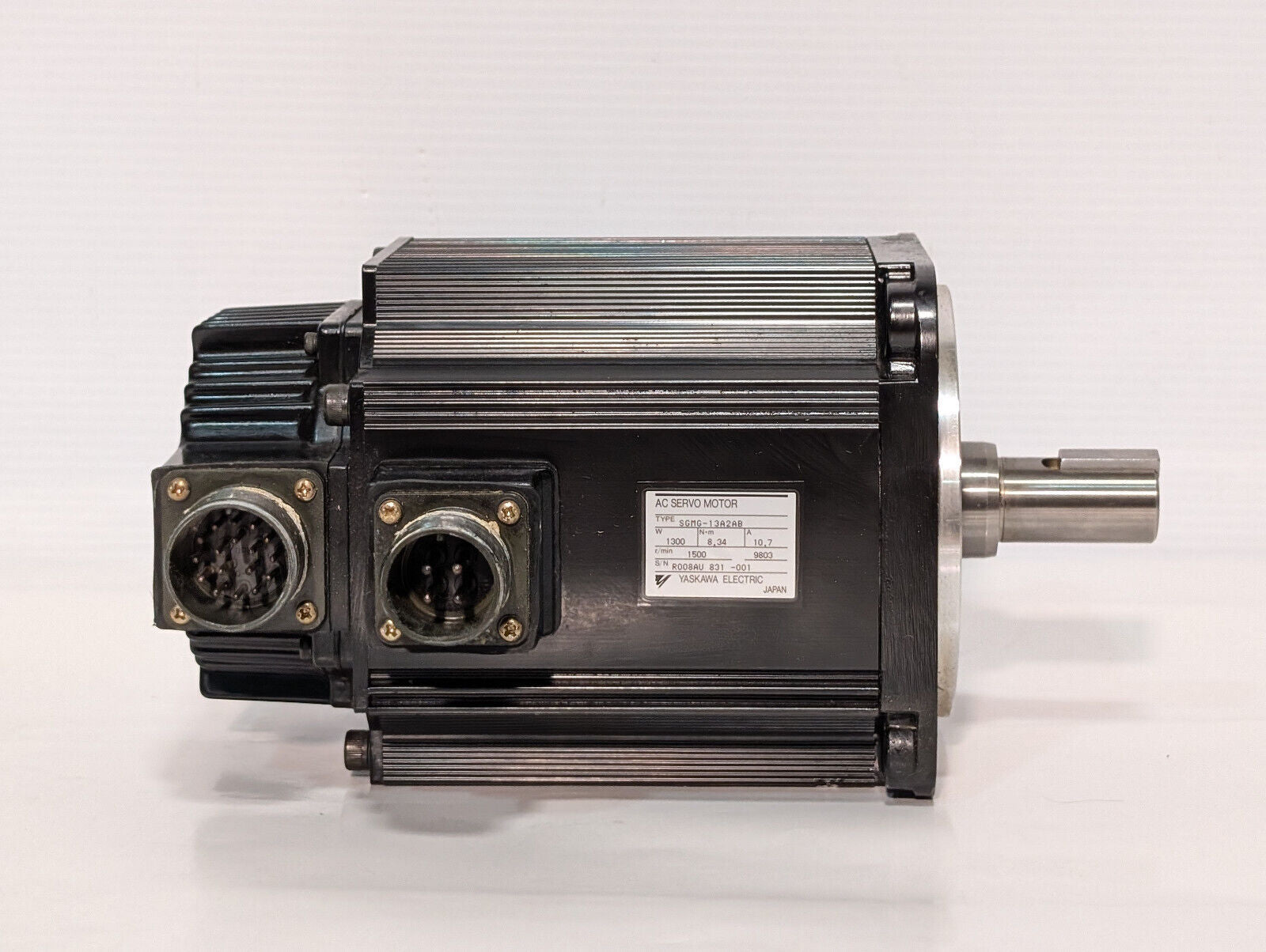 Yaskawa Electric SGMG-13A2AB AC Servo Motor W1300 N.M 8.34, A10.7, 1500RPM, 9803
