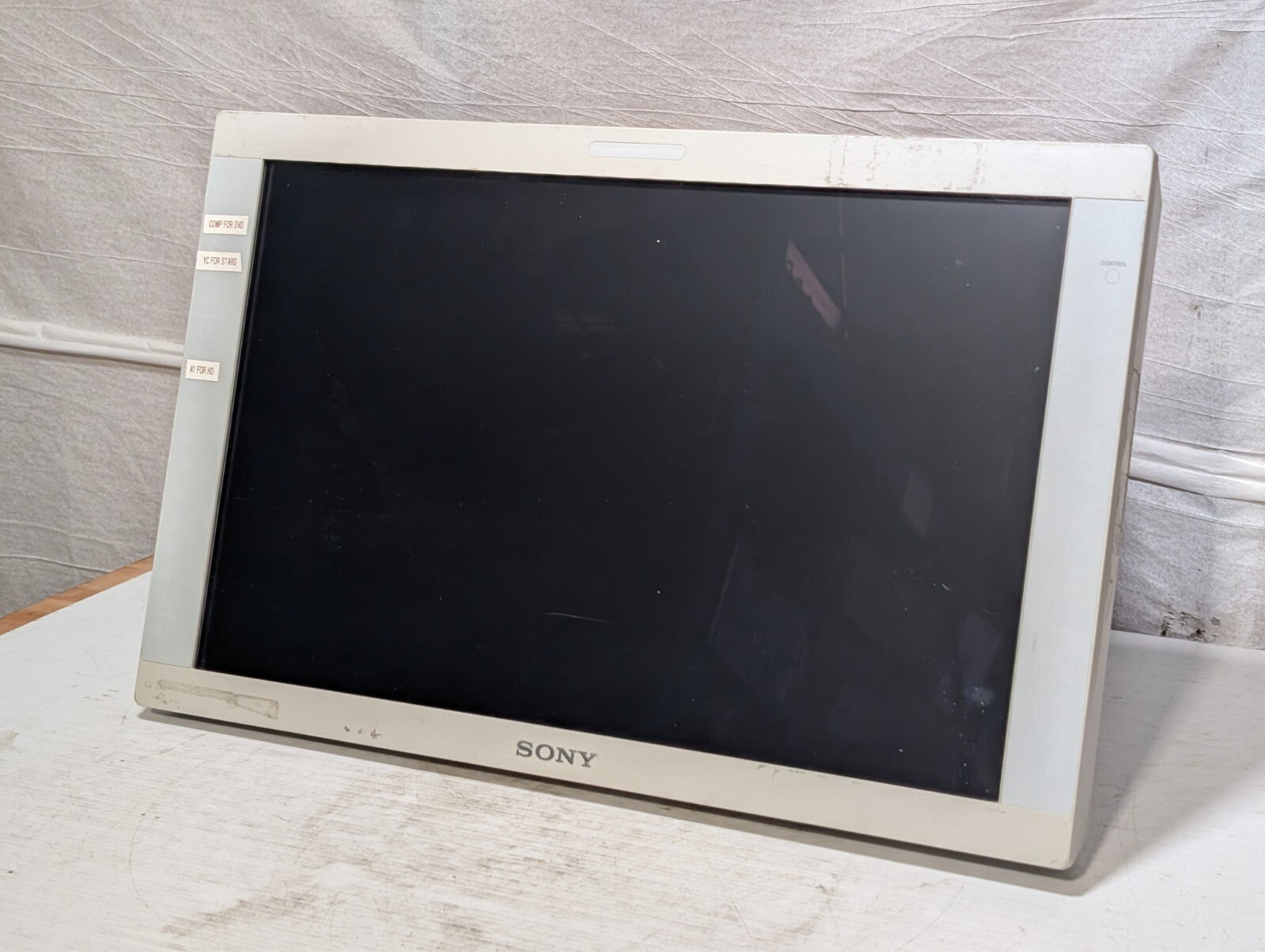 (1) Sony LMD-2450MD LCD Medical Display Monitor