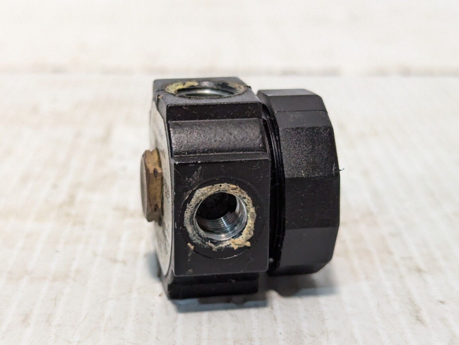 WATTS R384-02C 1/4in 0/125 PSI MINATURE REGULATOR - Free Shipping