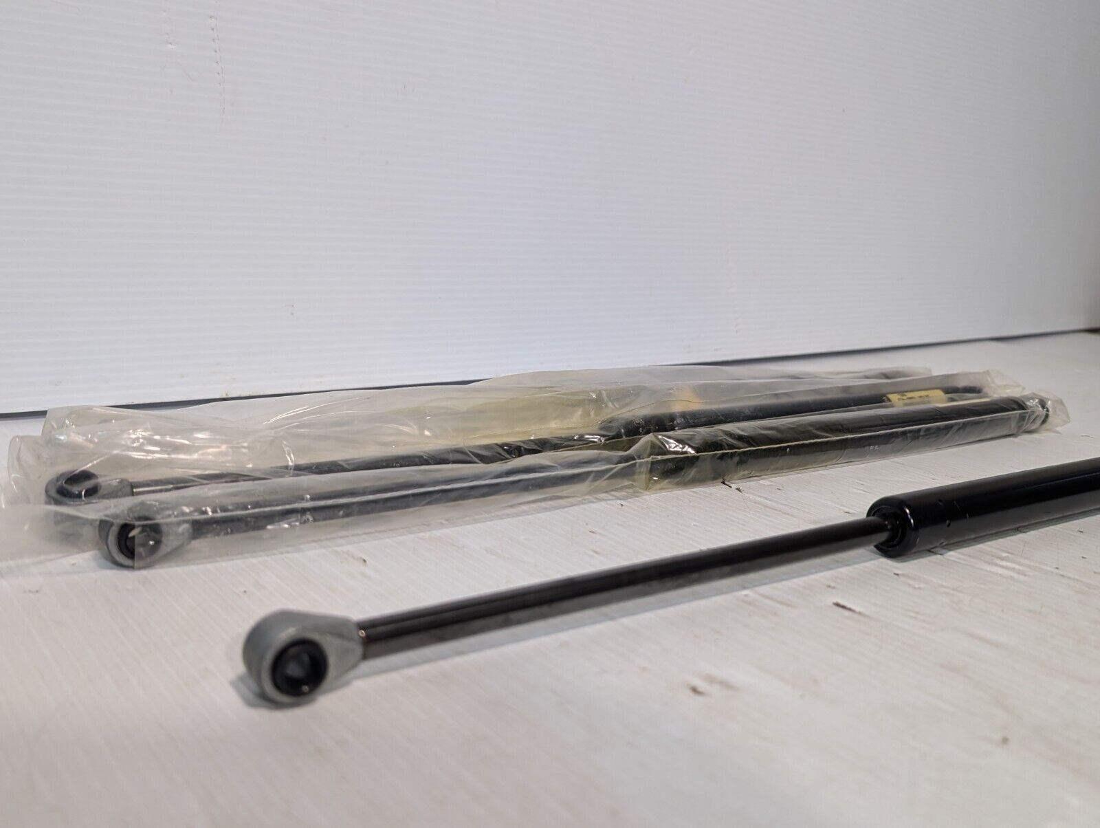 Suspa ® C16-00001 Gas Prop Strut Shock 19.5" 160 lbs. (Set of 2) - Free Shipping