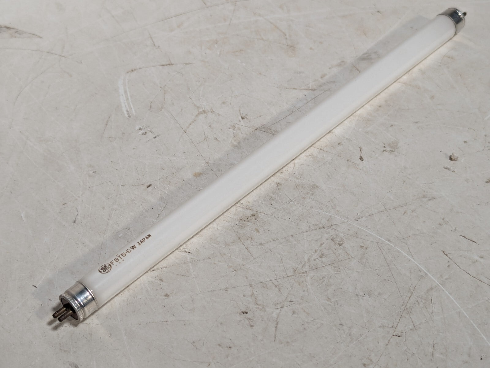 (6) GE LAMPS F8T5/CW Fluorescent, 8 W, T5, Replacement Lights for 2V235