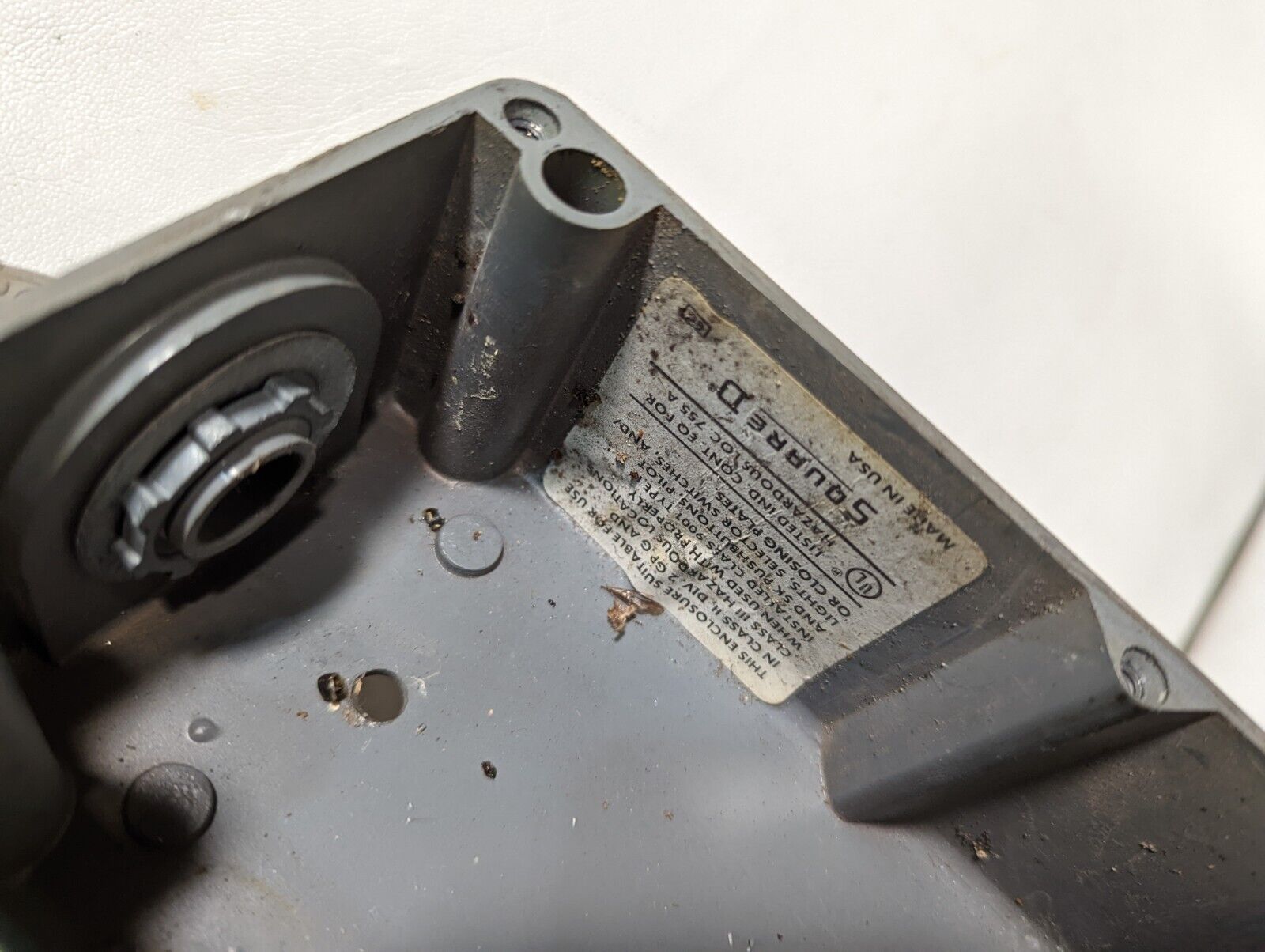 Square D 9001KY3 control station, 3 pushbutton enclosure, with 2 indicator light