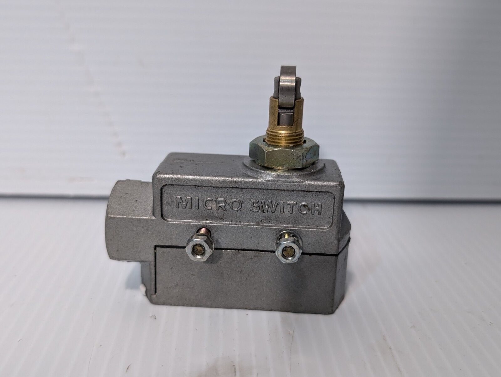 Yamatake Honeywell BZE6-2RQ81-J Micro Switch/Limit Switch - Free Shipping