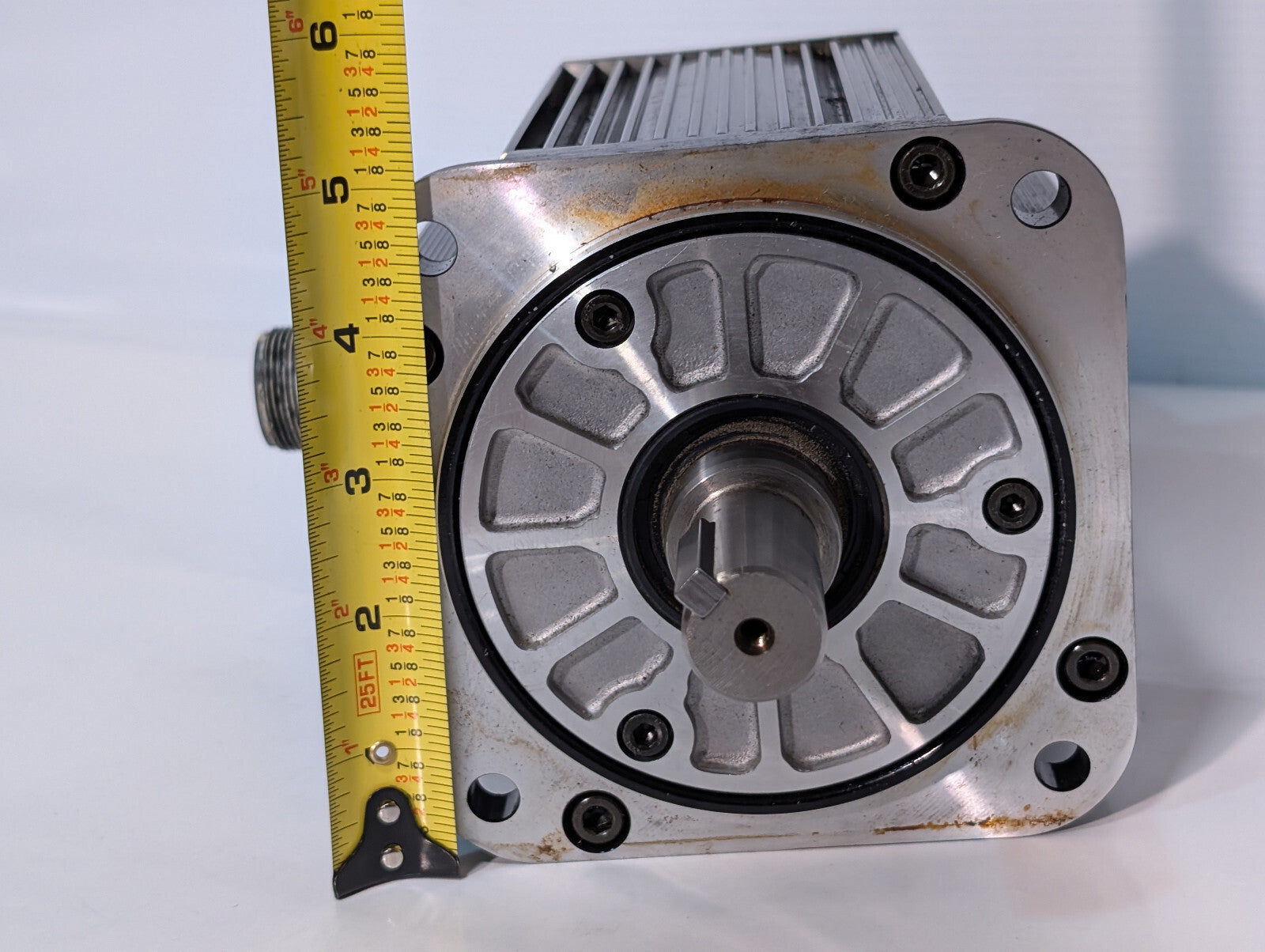 Yaskawa Electric SGMG-13A2AB AC Servo Motor W1300 N.M 8.34, A10.7, 1500RPM, 9803