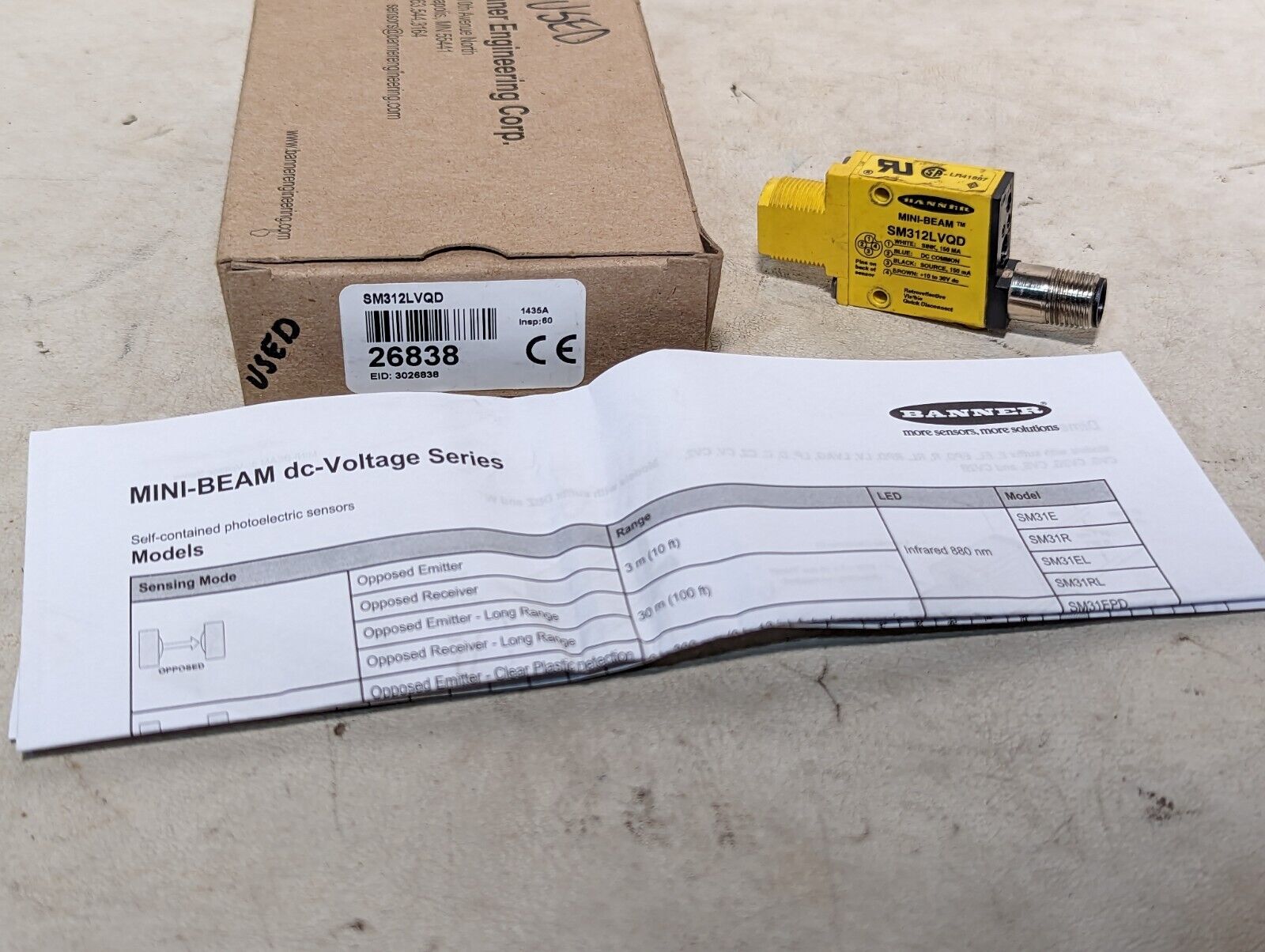 Banner SM312LVQD mini-beam photoelectric sensor, 10-30VDC, 5m max sensing distan