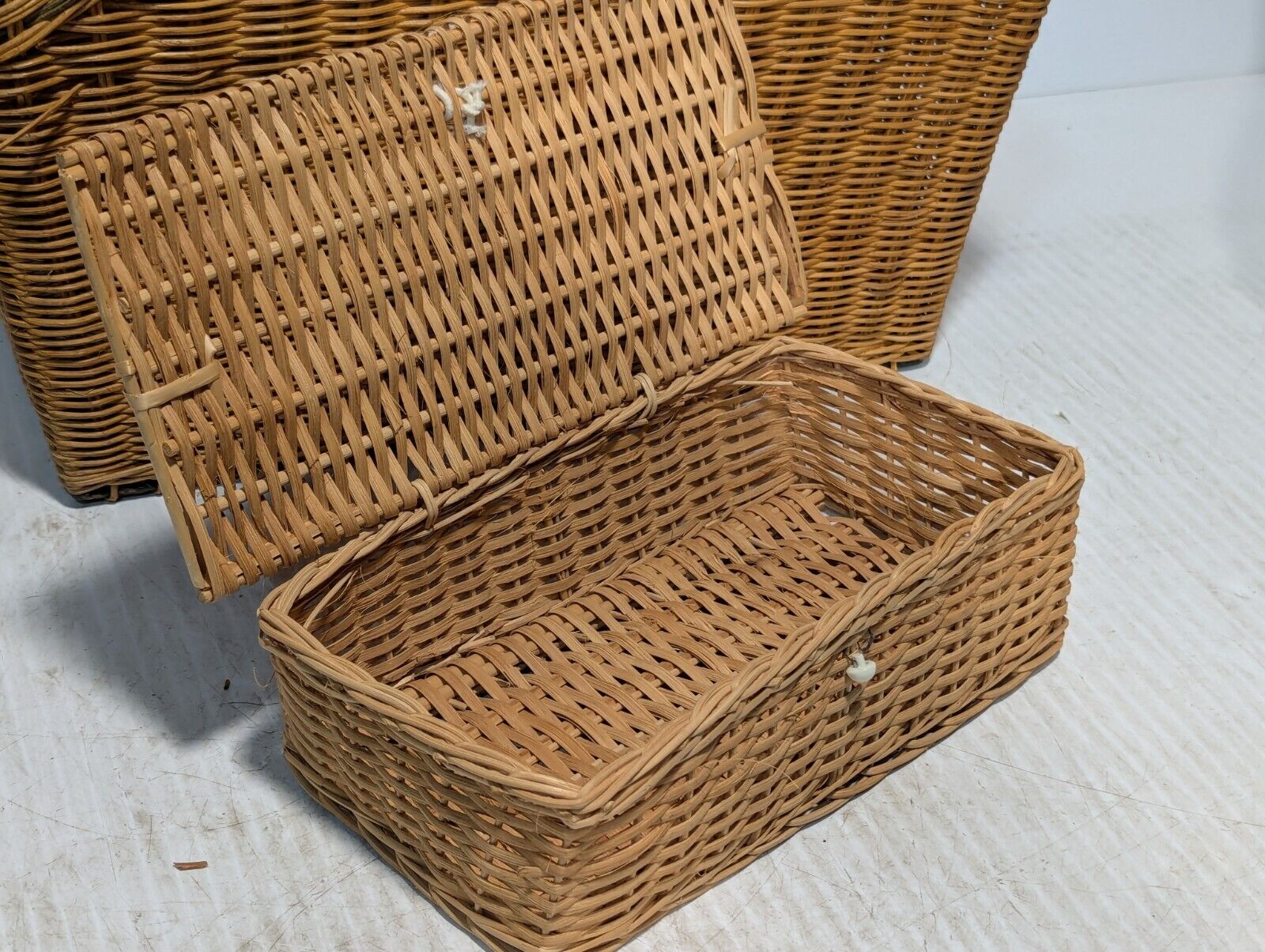 Vintage Huntsman Picnic Basket, Comes With 4 Accessory Baskets - Free Shipping