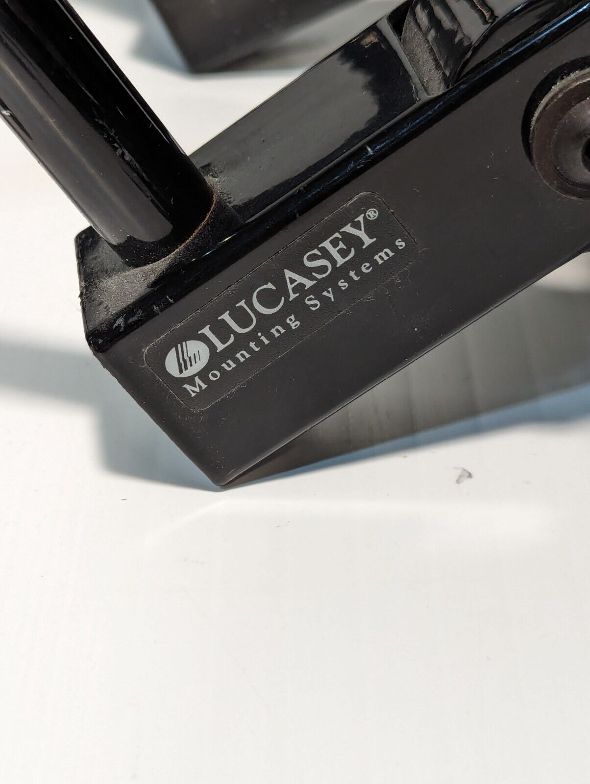 Lucasey LCIL200 hook mount for up to 32" flat panel screens - Free Shipping