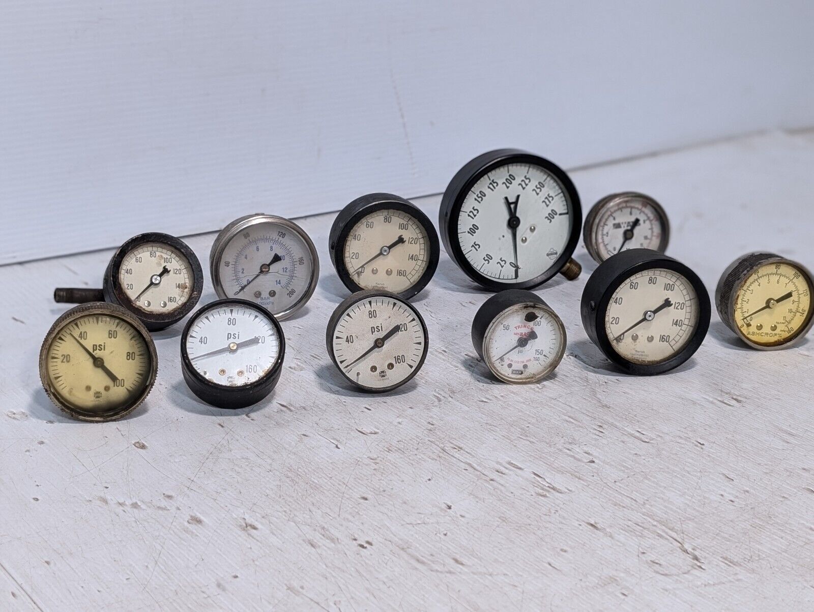 Lot of 11 Pressure Gauges, Assorted Brands and Sizes - Free Shipping