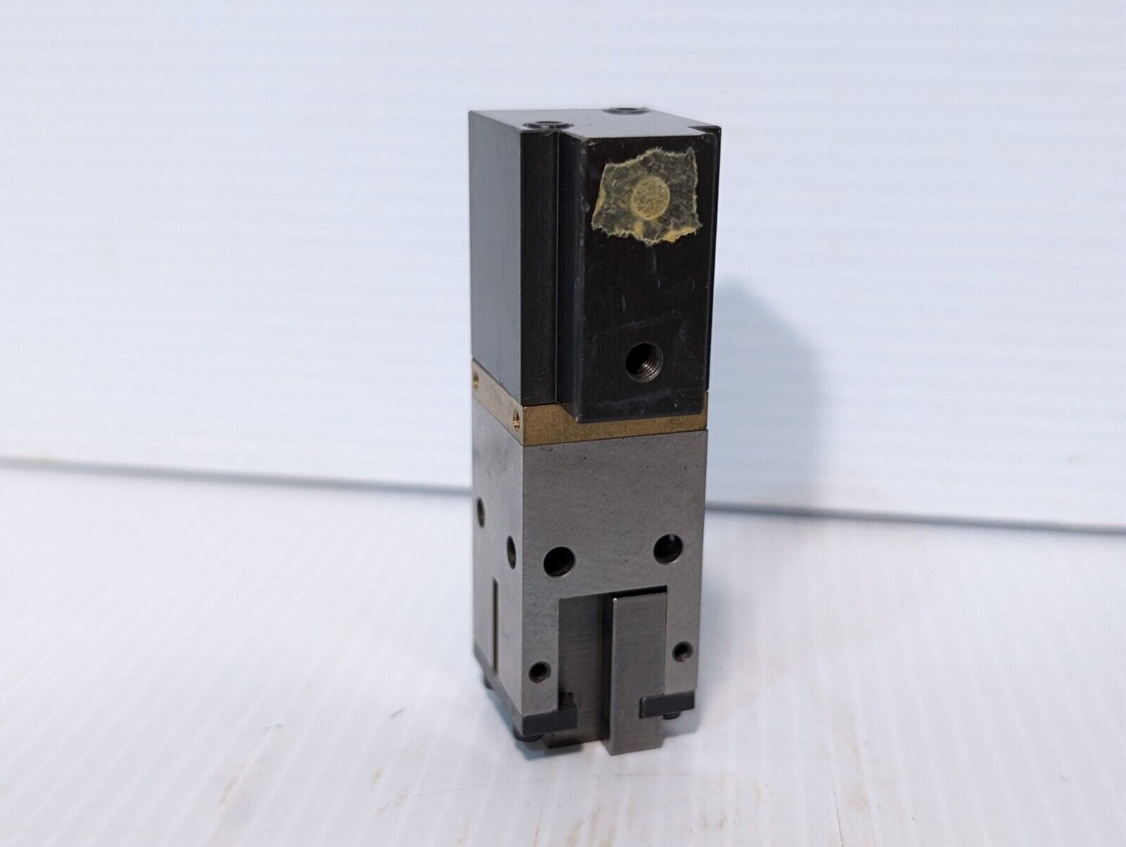5-723-00047-1 Finger Parallel Gripper or Linear Bearing Actuator Slide
