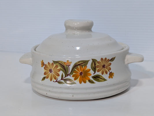 Vintage JMP Capri Bake Serve'nStore Stoneware Daisy Flowers, Pot Pie, Lid, Ladle