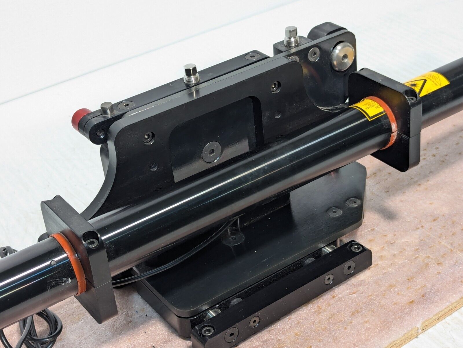 JDS Uniphase 1144P Helium Neon Gas Laser Tube & 14-10059-00 Mount -Free Shipping