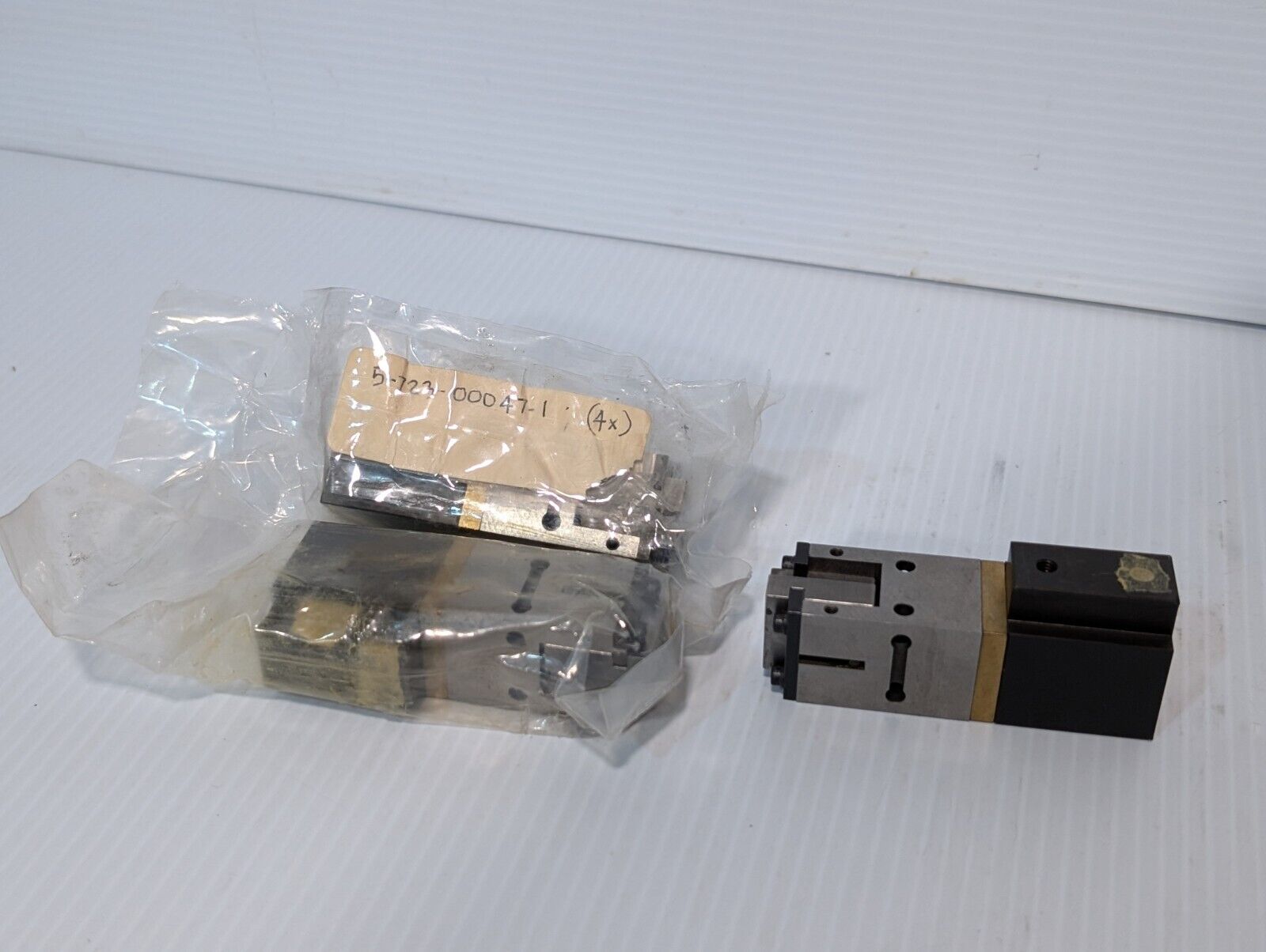 5-723-00047-1 Finger Parallel Gripper or Linear Bearing Actuator Slide
