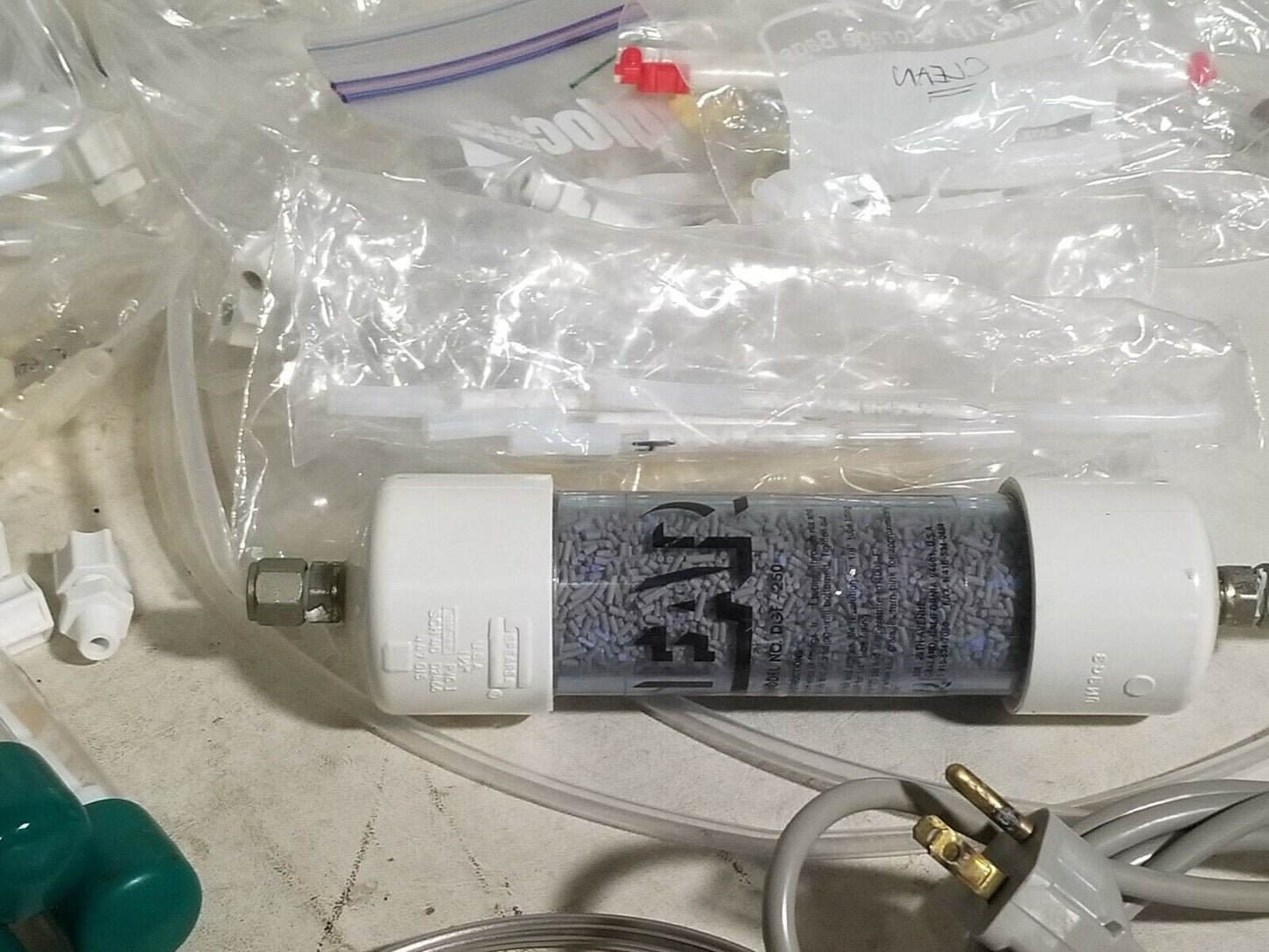 Lot of Oxiclear Disposable Gas Purifier Model DGP-250-R1 and assorted equipment
