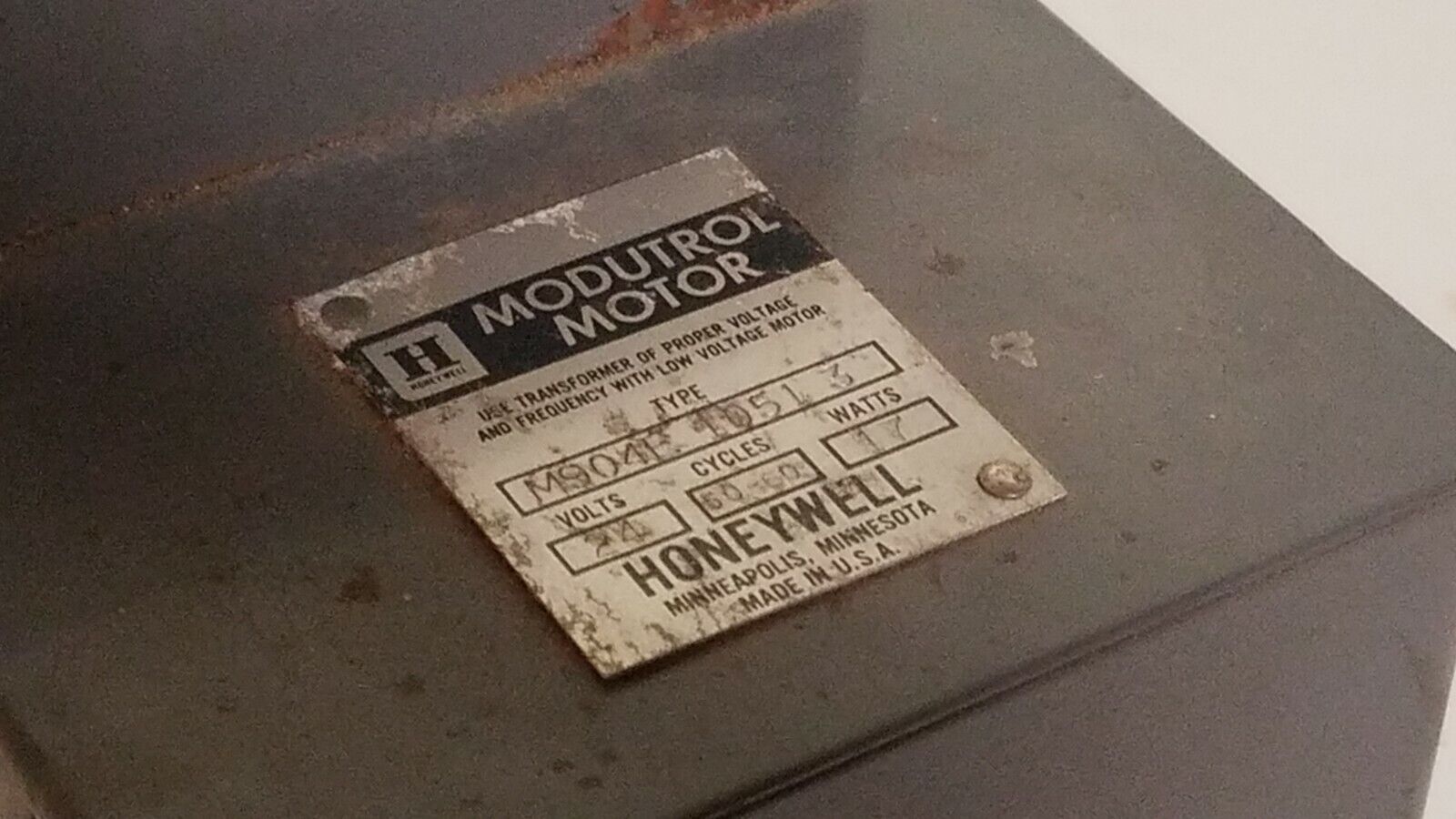 Honeywell Modutrol Motor M904E 1051 3, 24 V, 60 cycles, 17 Watts