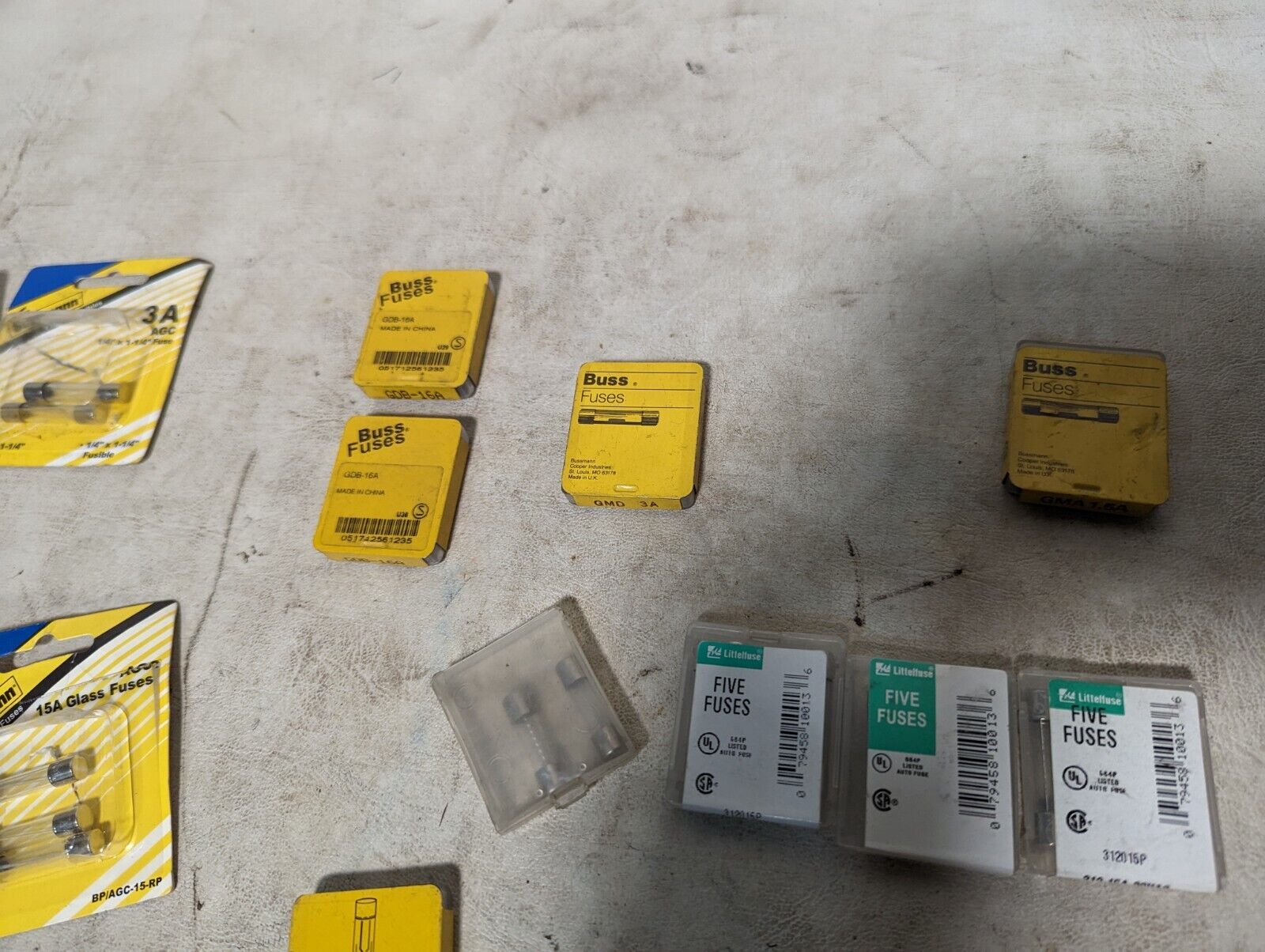 Lot of 100+ fuses: AGC10, AGC15, AGC3, GDB-16A, GMD-3A, 312003P, GMA-500MA, and 